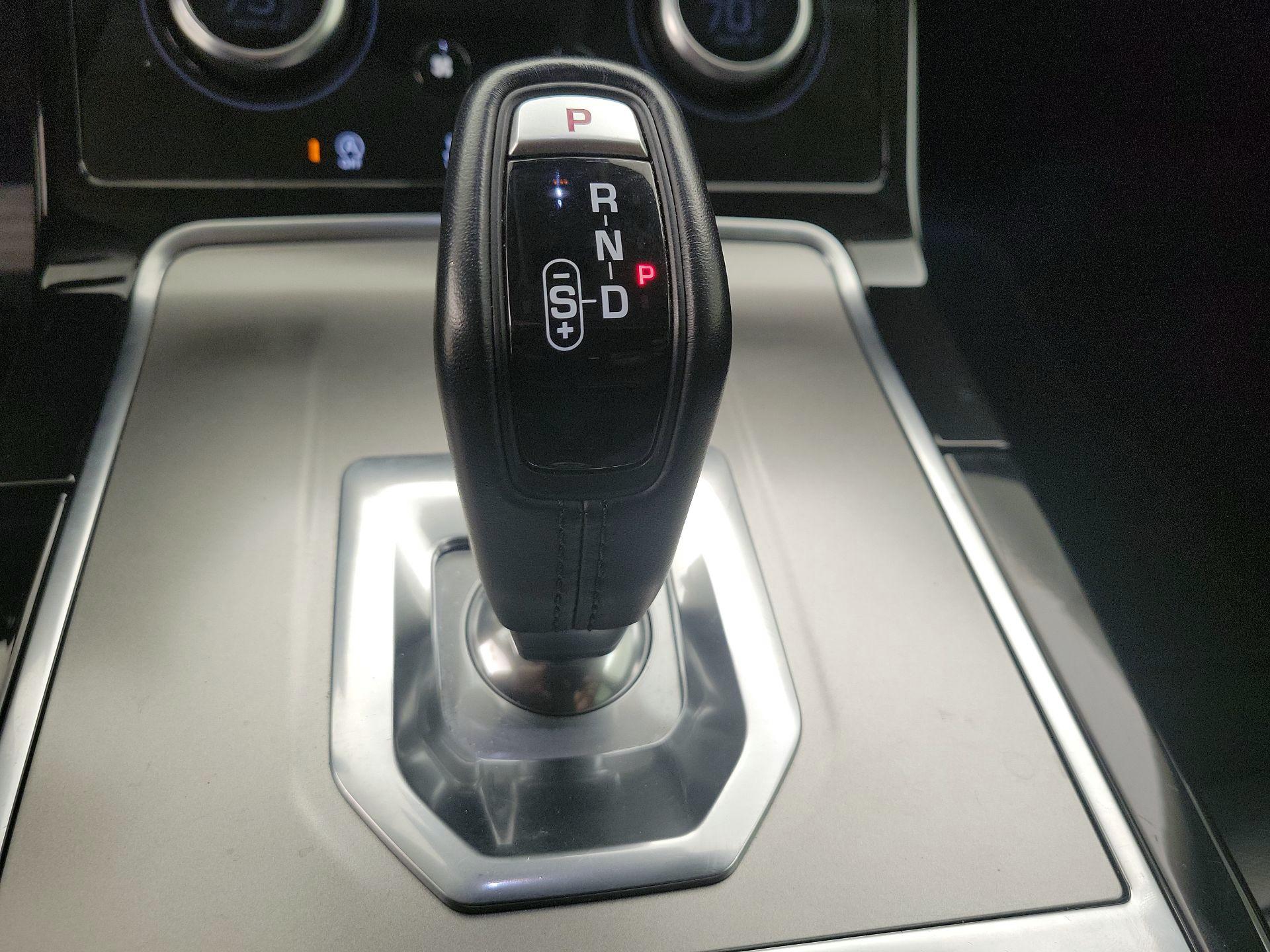 Thumbnail: 2023 Land Rover Range Rover Evoque - 18