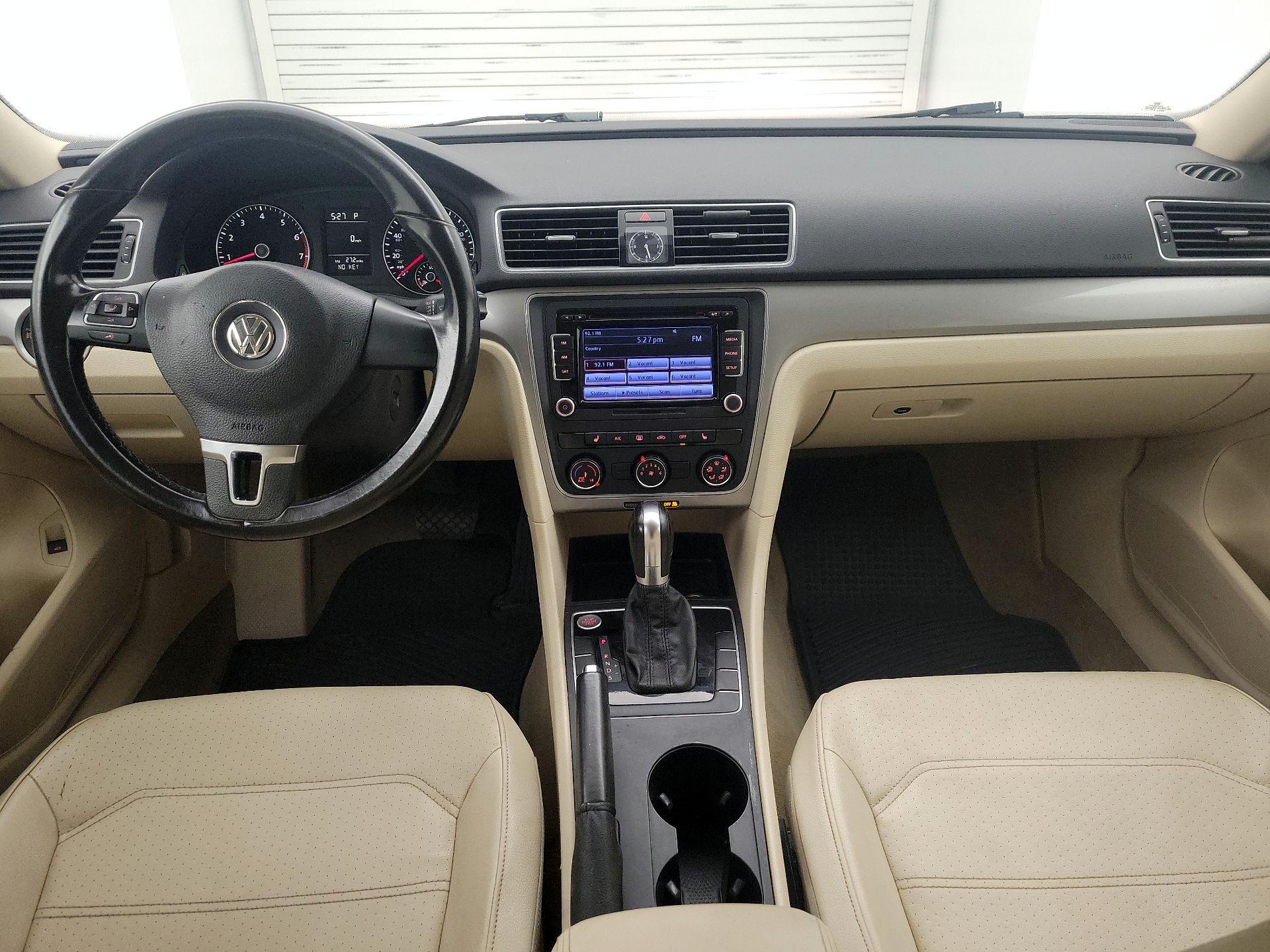 Thumbnail: 2015 Volkswagen Passat - 9