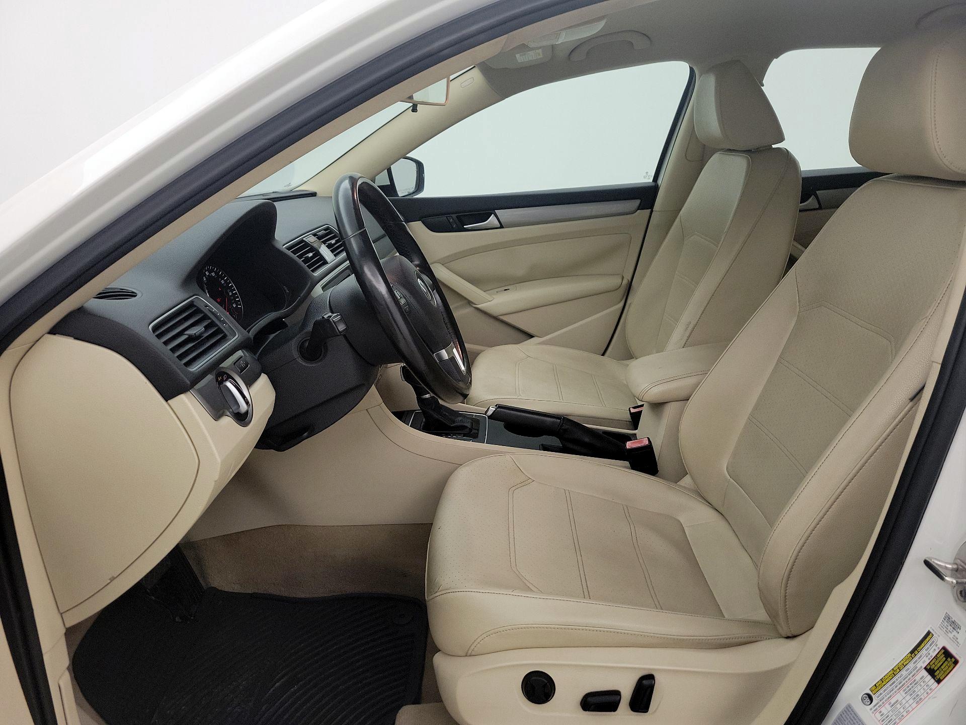 Thumbnail: 2015 Volkswagen Passat - 11