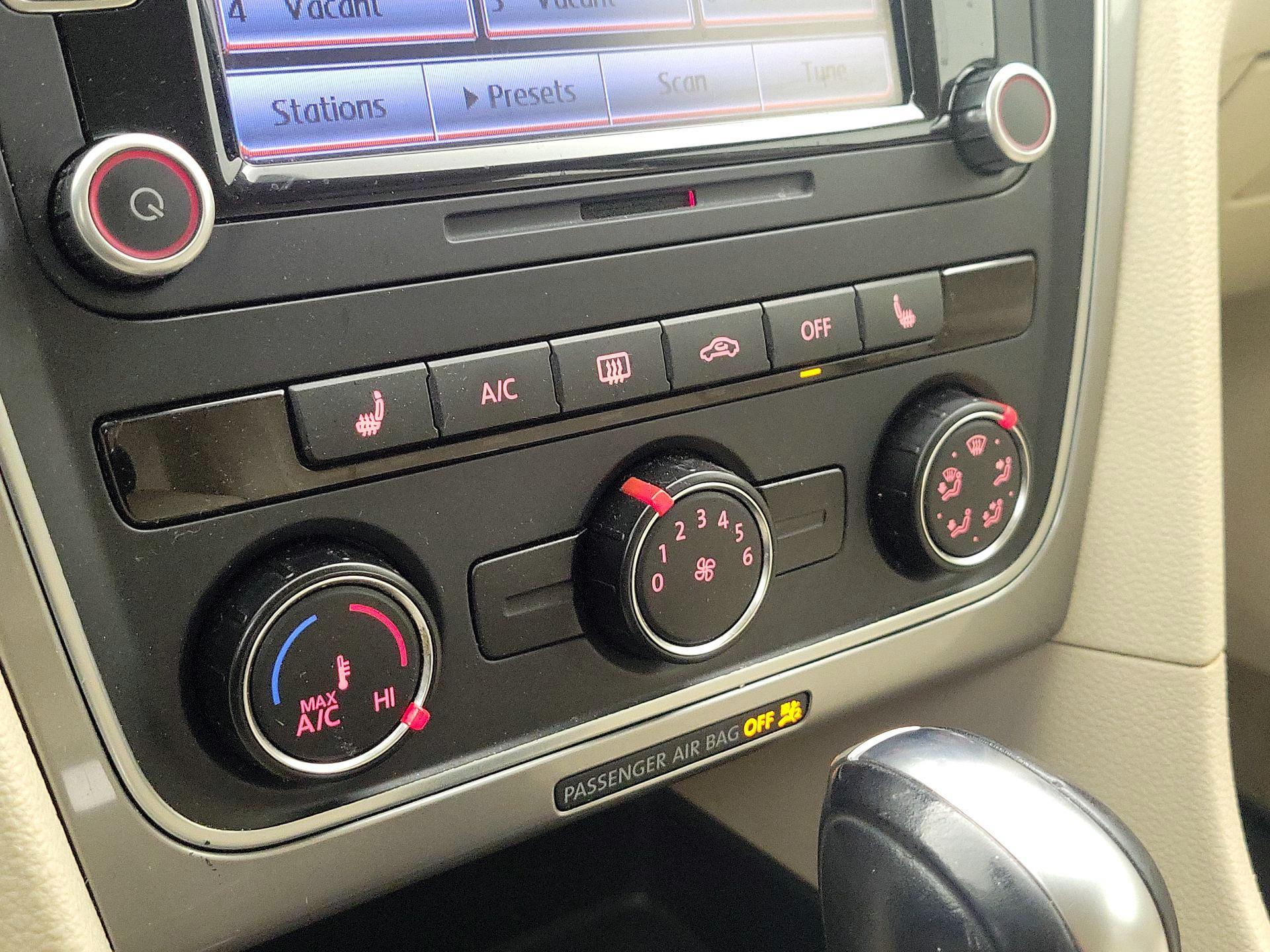 Thumbnail: 2015 Volkswagen Passat - 16