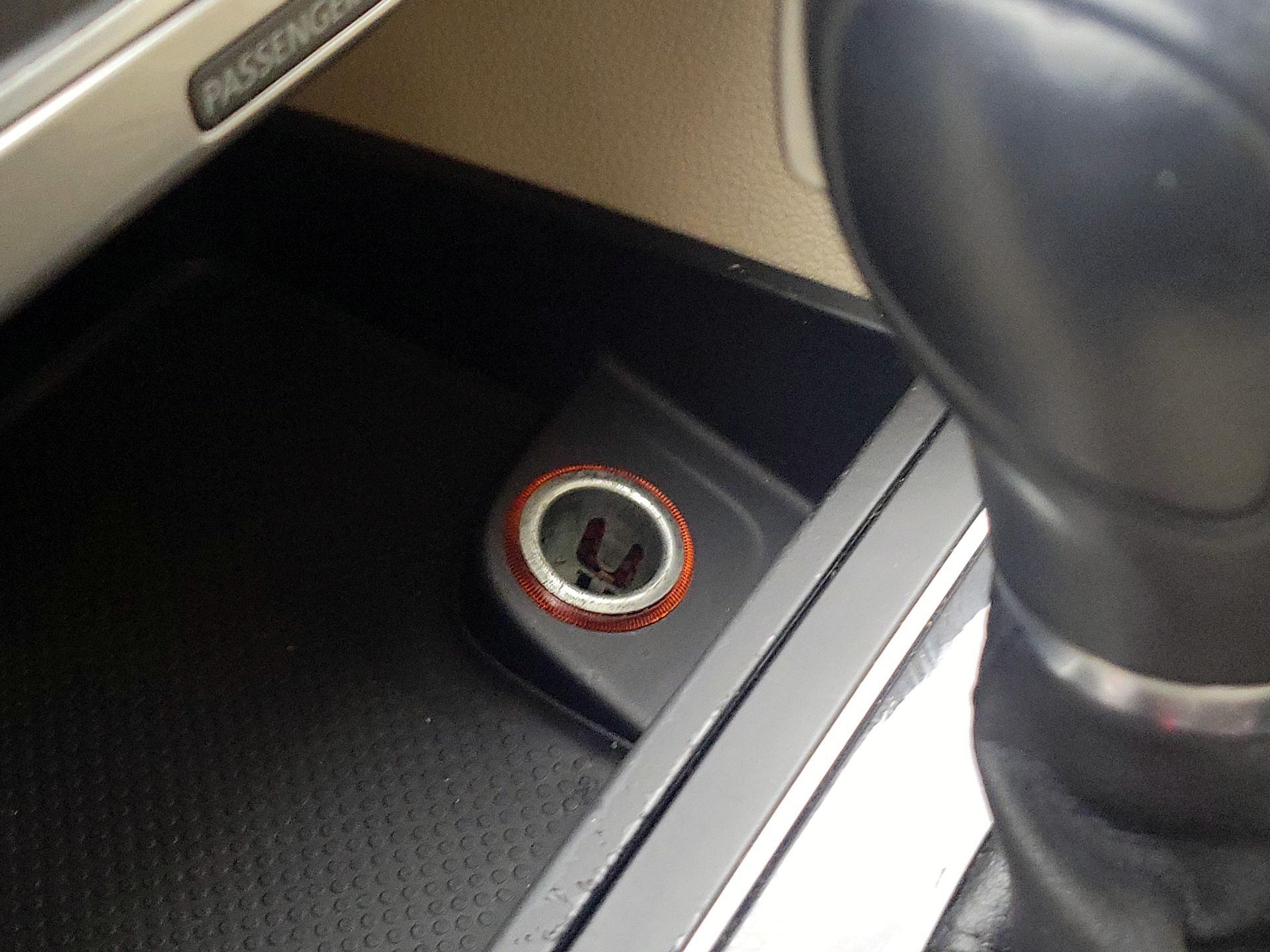 Thumbnail: 2015 Volkswagen Passat - 18