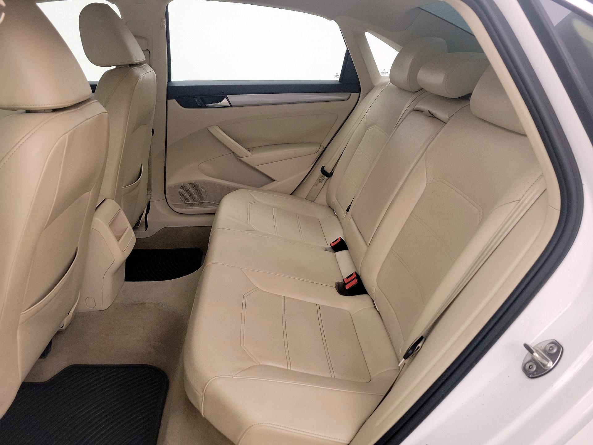 Thumbnail: 2015 Volkswagen Passat - 19