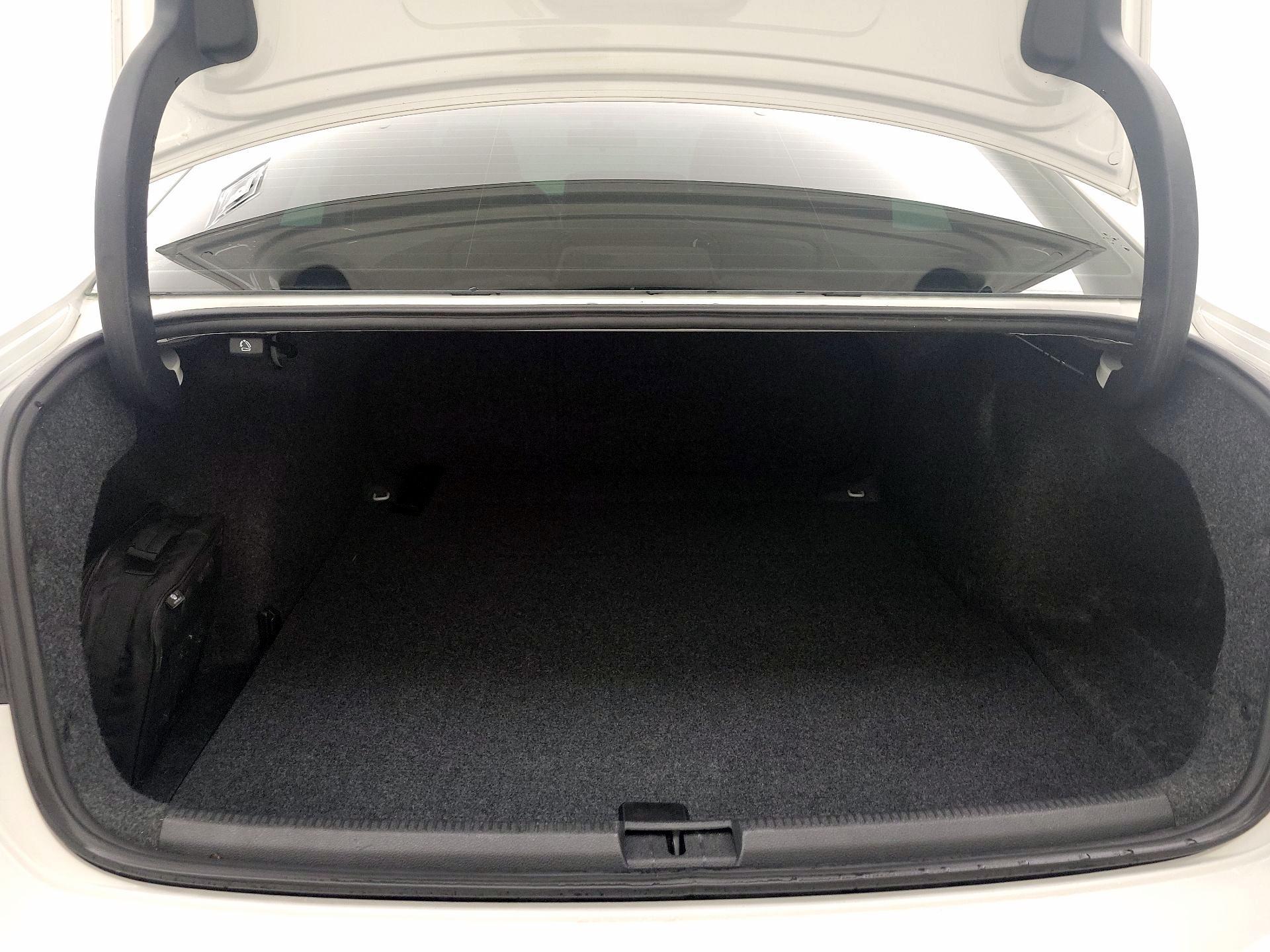 Thumbnail: 2015 Volkswagen Passat - 20