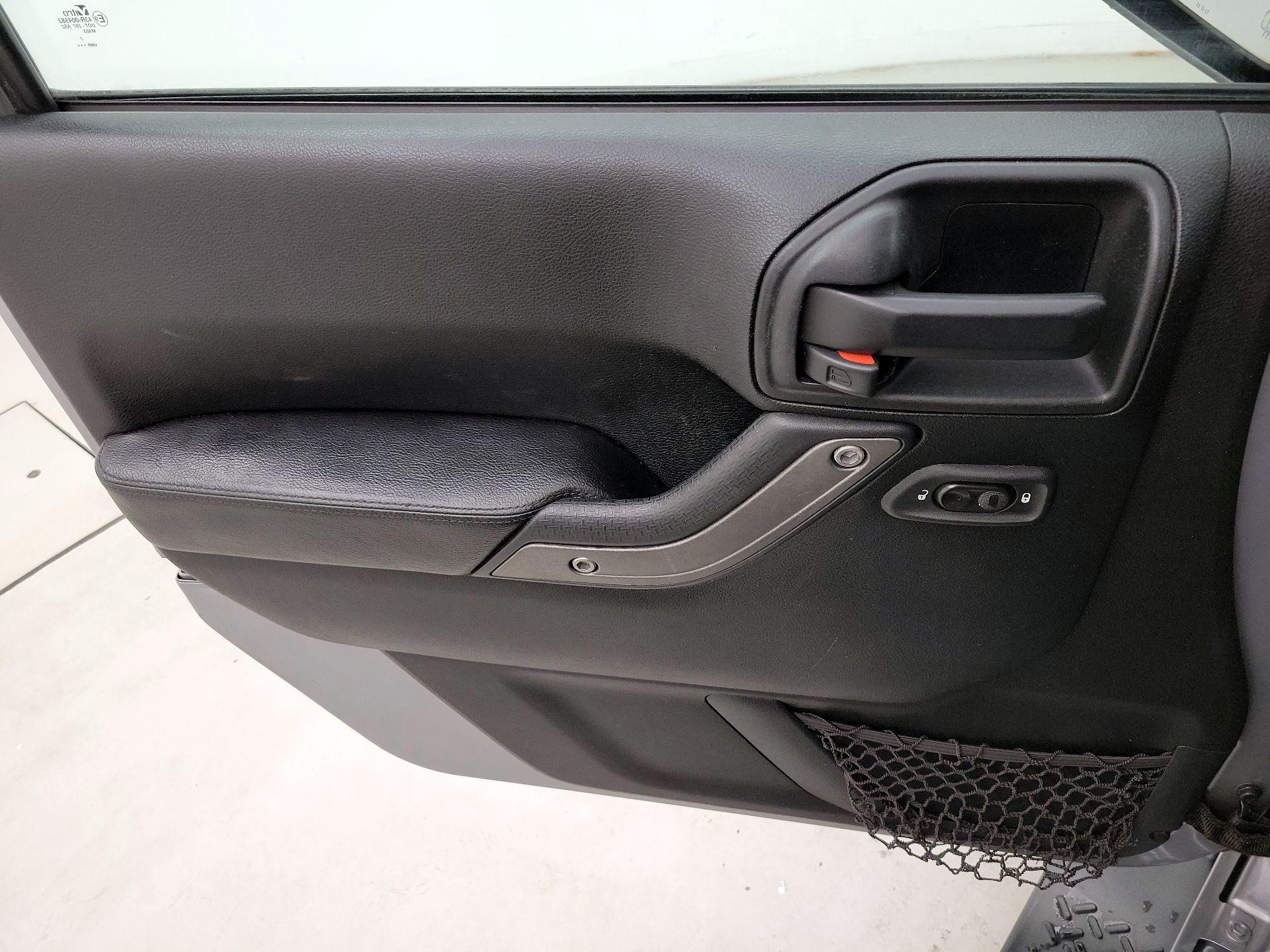 Thumbnail: 2017 Jeep Wrangler - 12