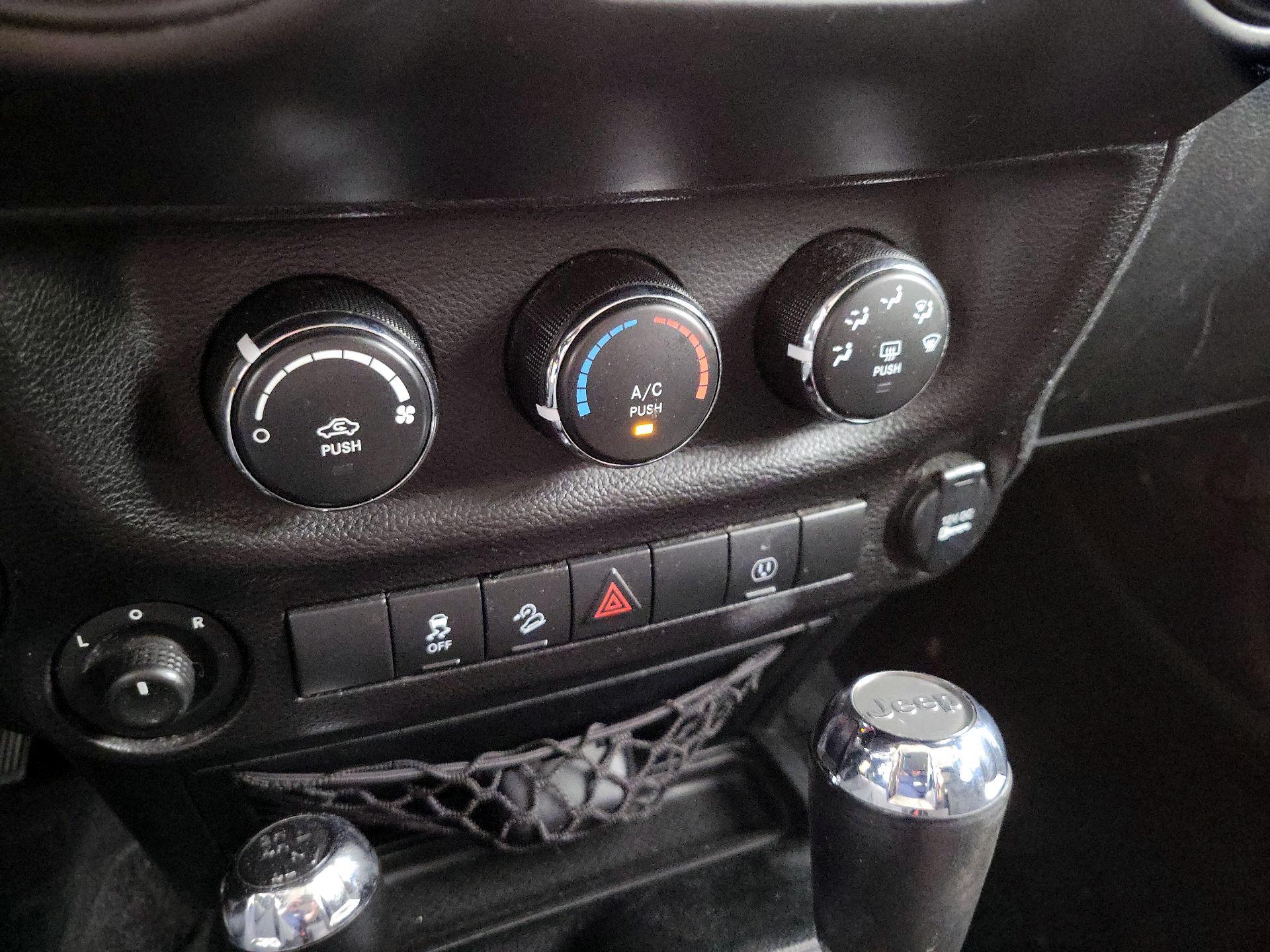 Thumbnail: 2017 Jeep Wrangler - 14