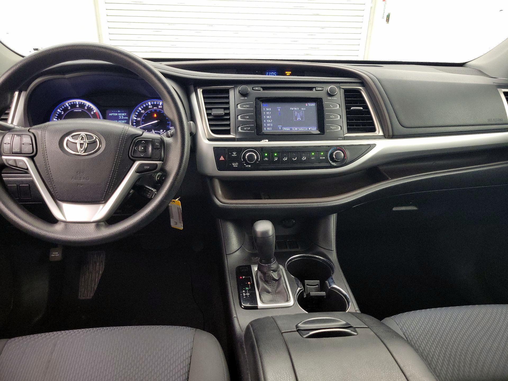 Thumbnail: 2016 Toyota Highlander - 9