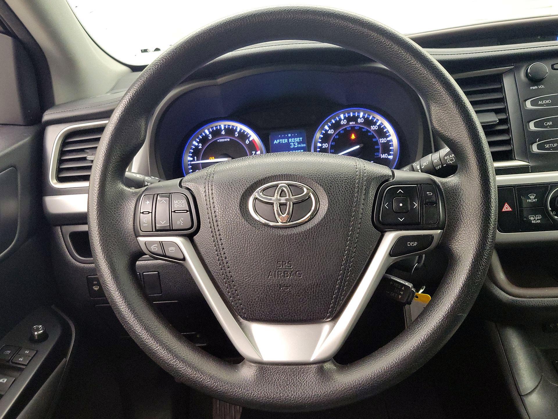 Thumbnail: 2016 Toyota Highlander - 10