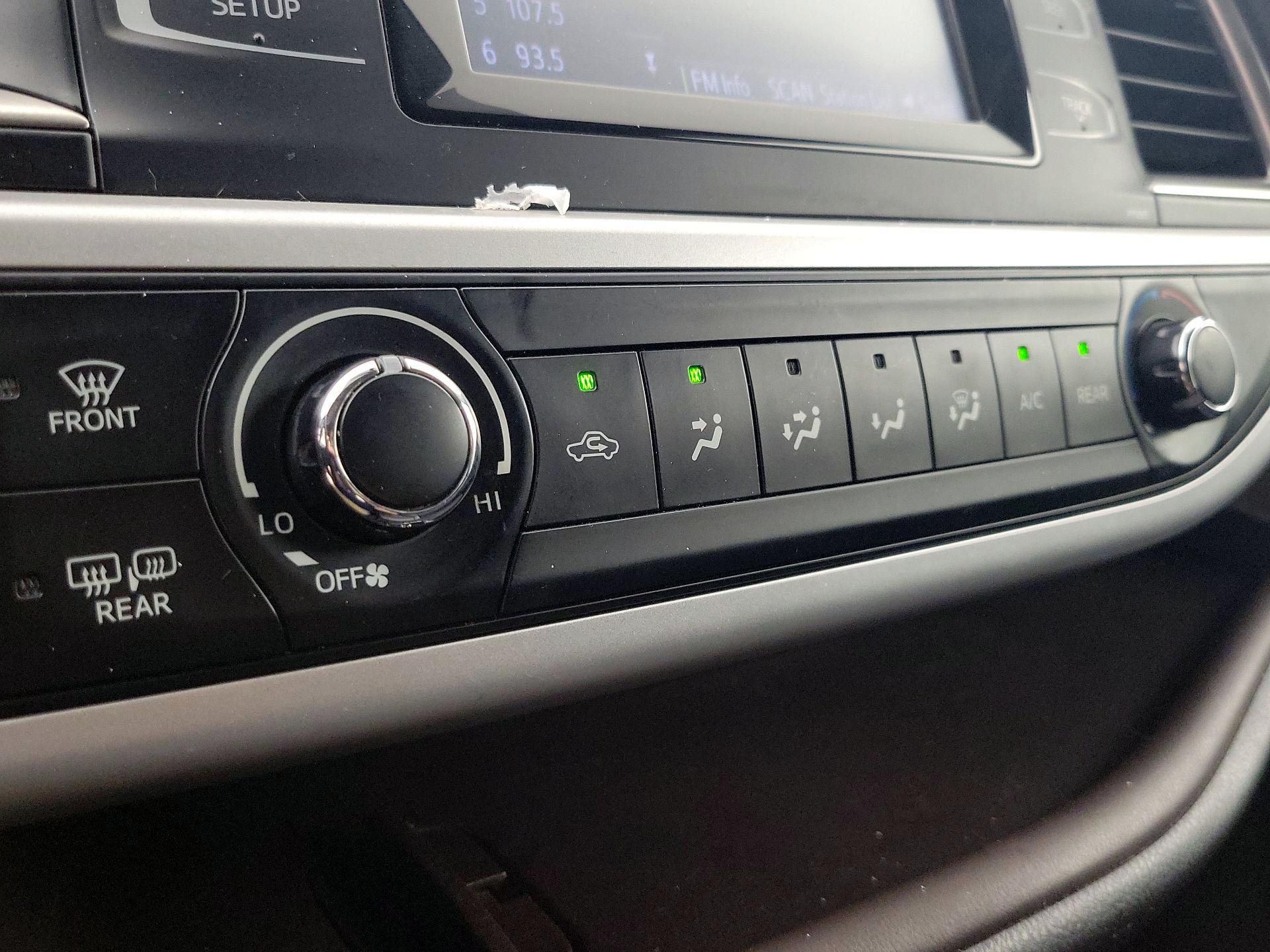 Thumbnail: 2016 Toyota Highlander - 16