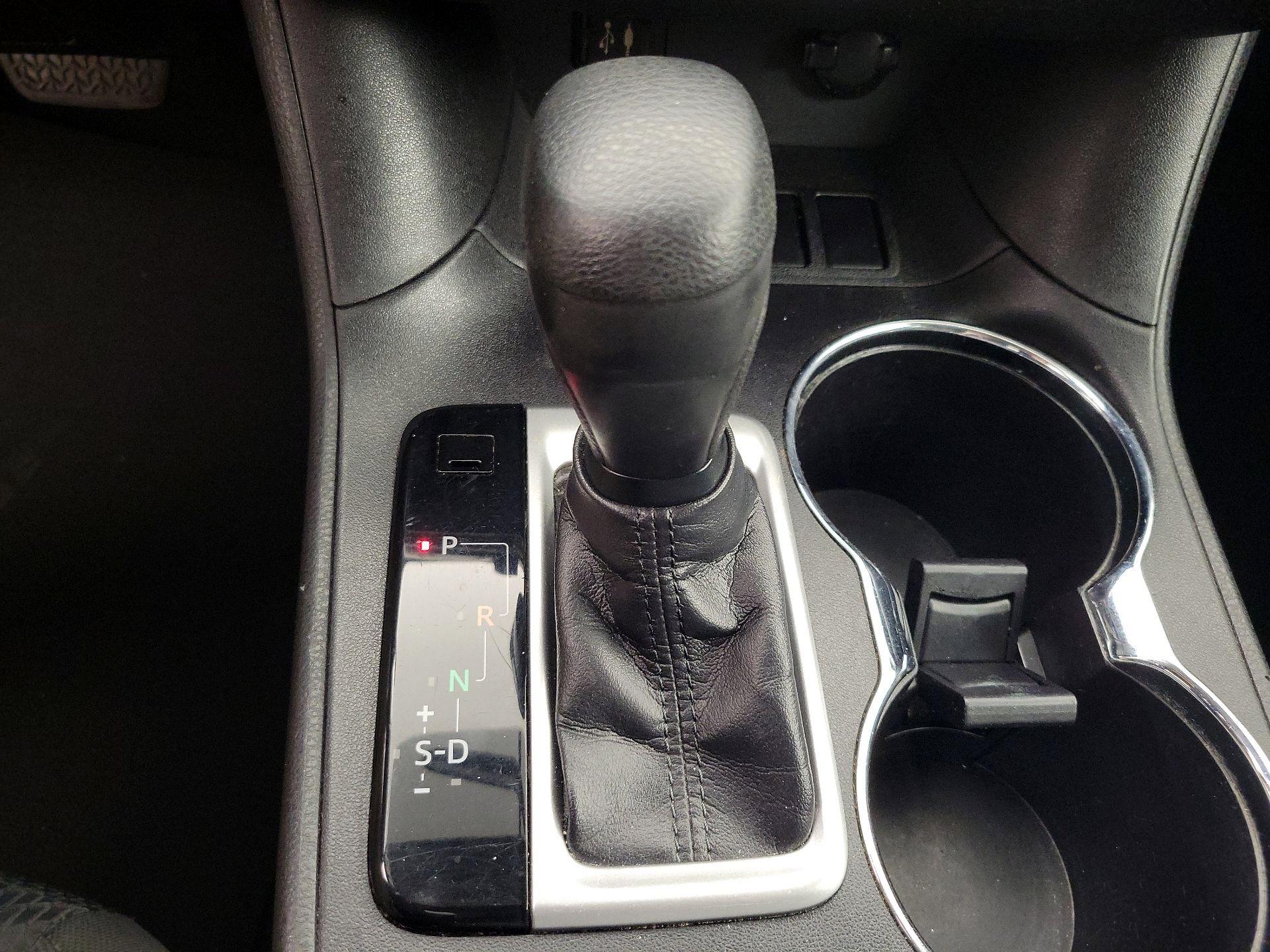 Thumbnail: 2016 Toyota Highlander - 17