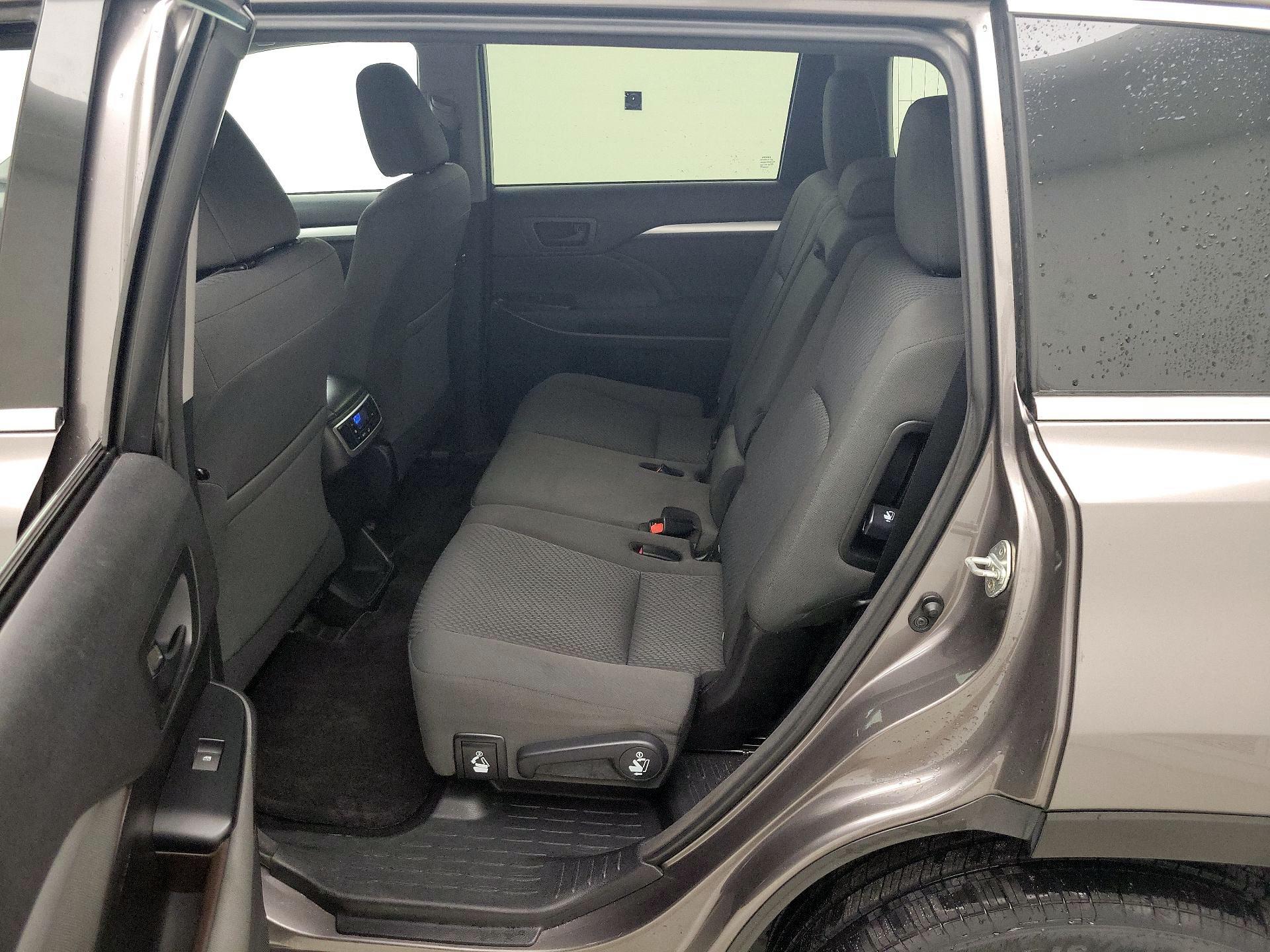 Thumbnail: 2016 Toyota Highlander - 19