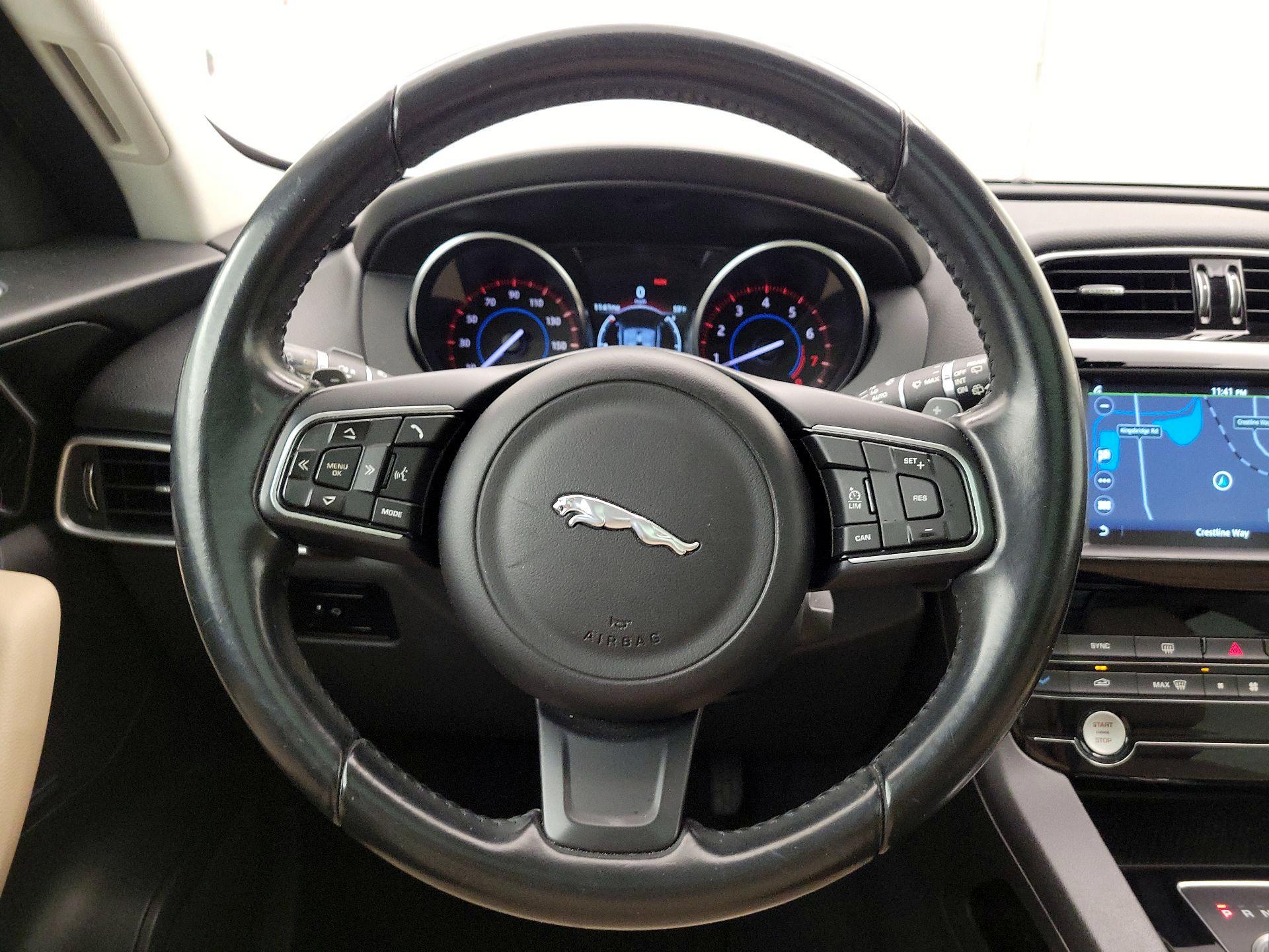 Thumbnail: 2017 Jaguar F-Pace - 10