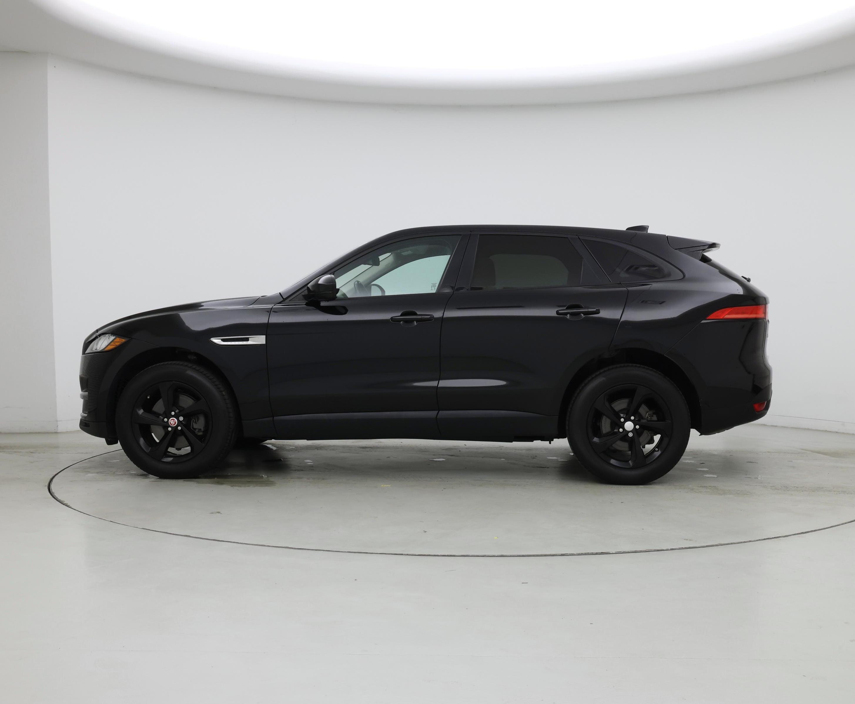 Thumbnail: 2017 Jaguar F-Pace - 3