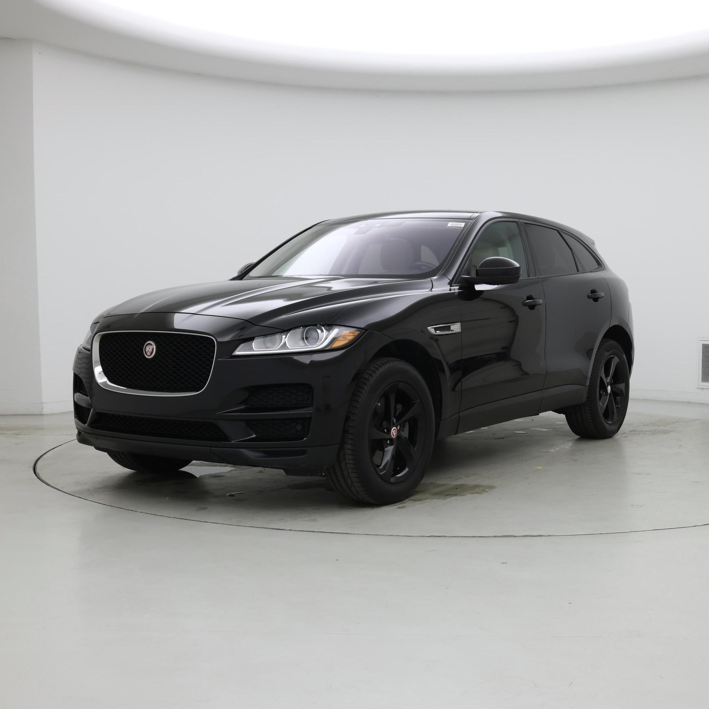 Thumbnail: 2017 Jaguar F-Pace - 4