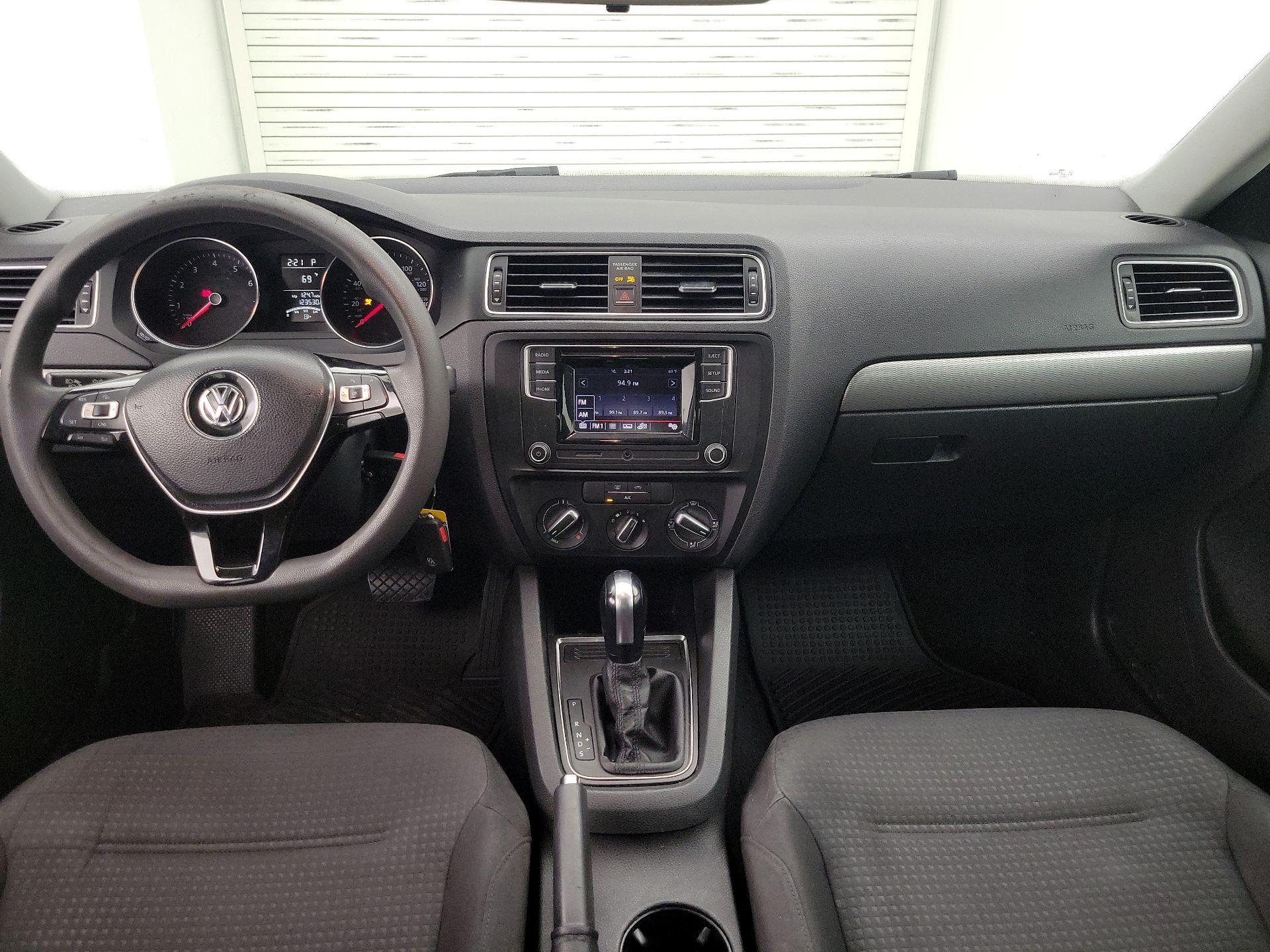 Thumbnail: 2018 Volkswagen Jetta - 9