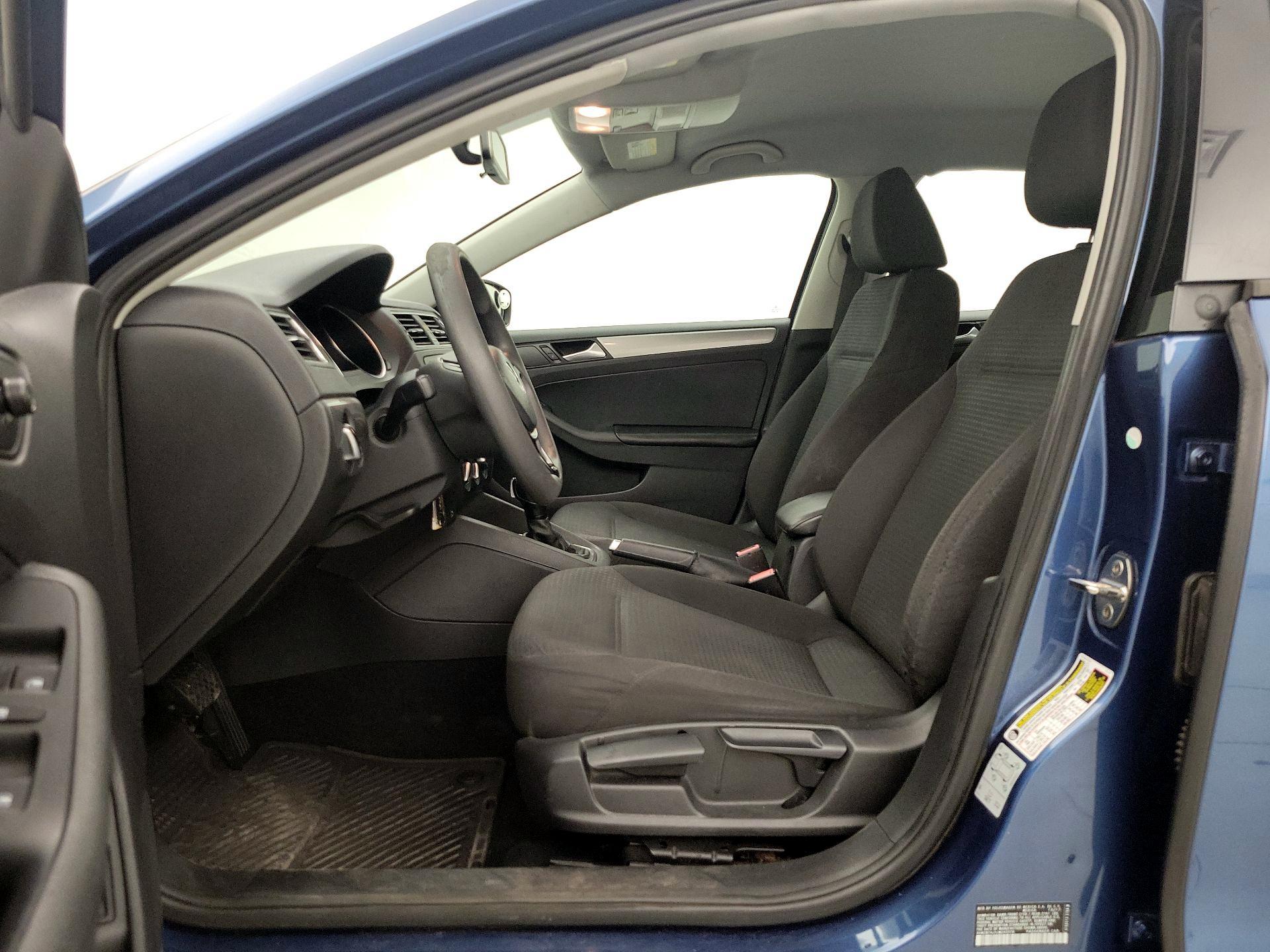 Thumbnail: 2018 Volkswagen Jetta - 11