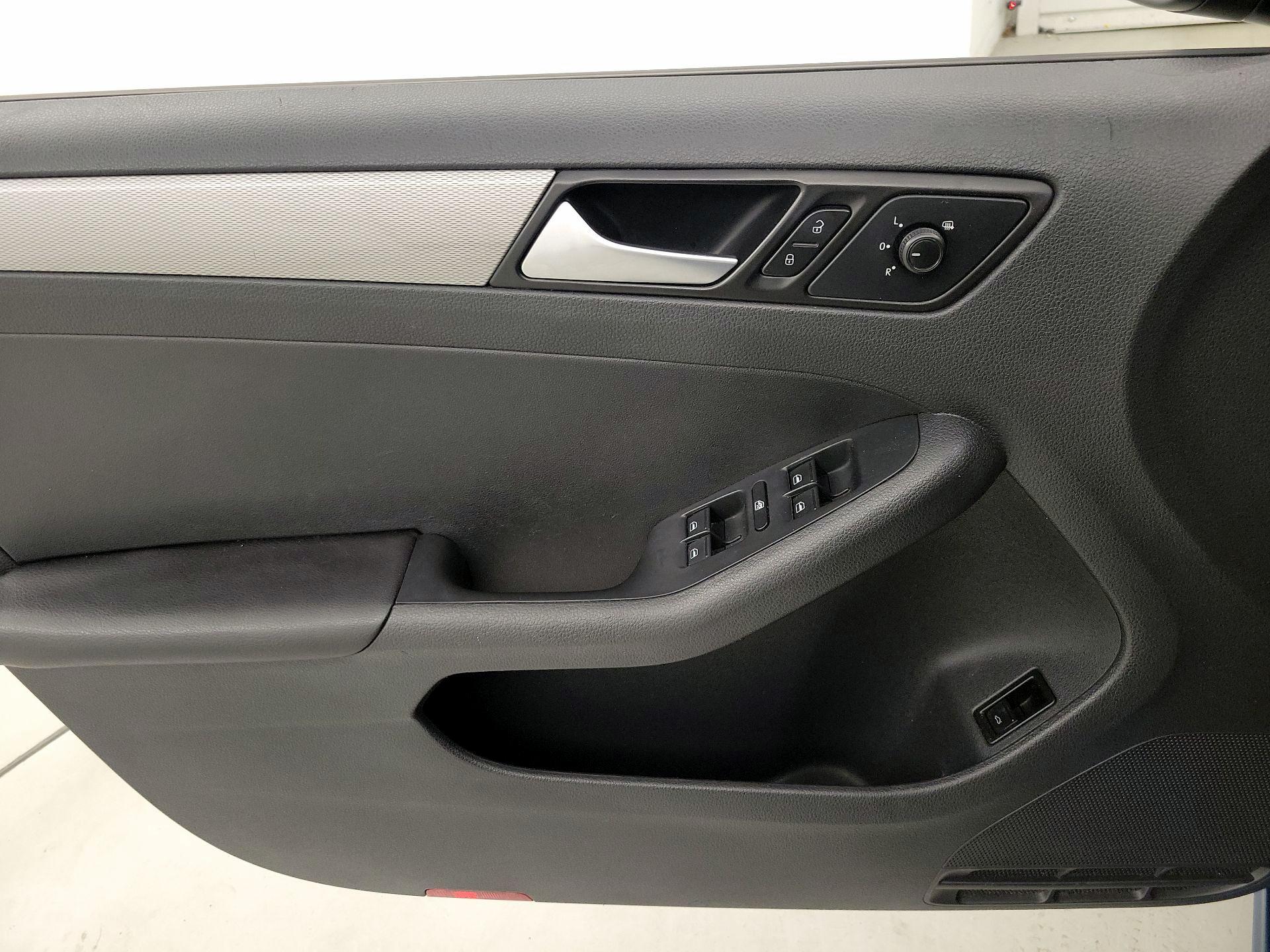 Thumbnail: 2018 Volkswagen Jetta - 12