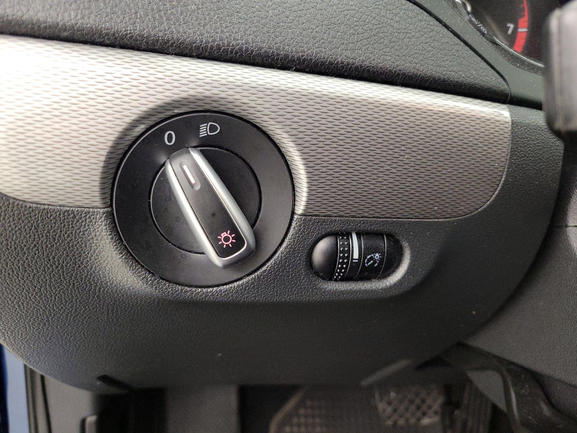 Thumbnail: 2018 Volkswagen Jetta - 13