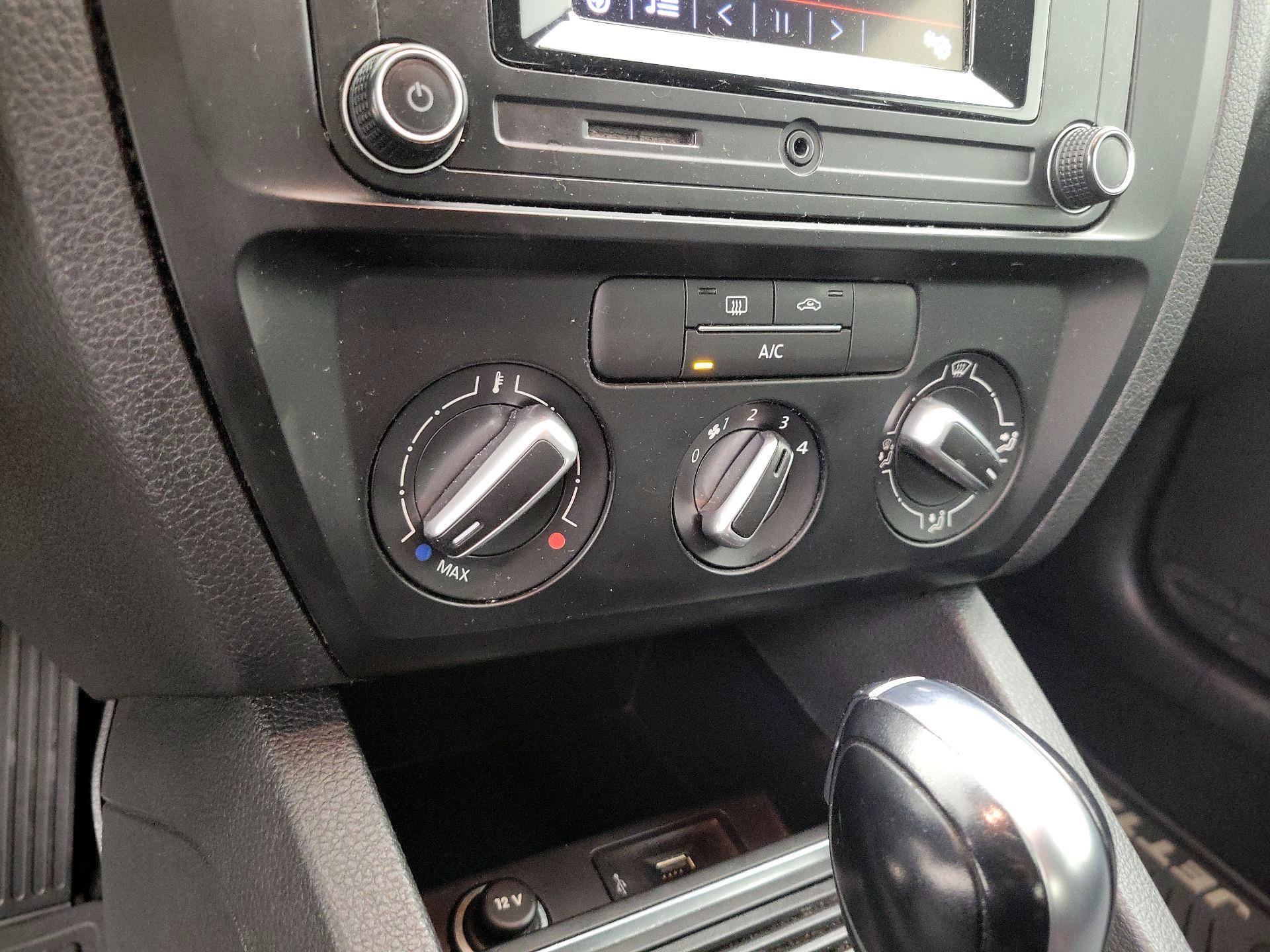 Thumbnail: 2018 Volkswagen Jetta - 16