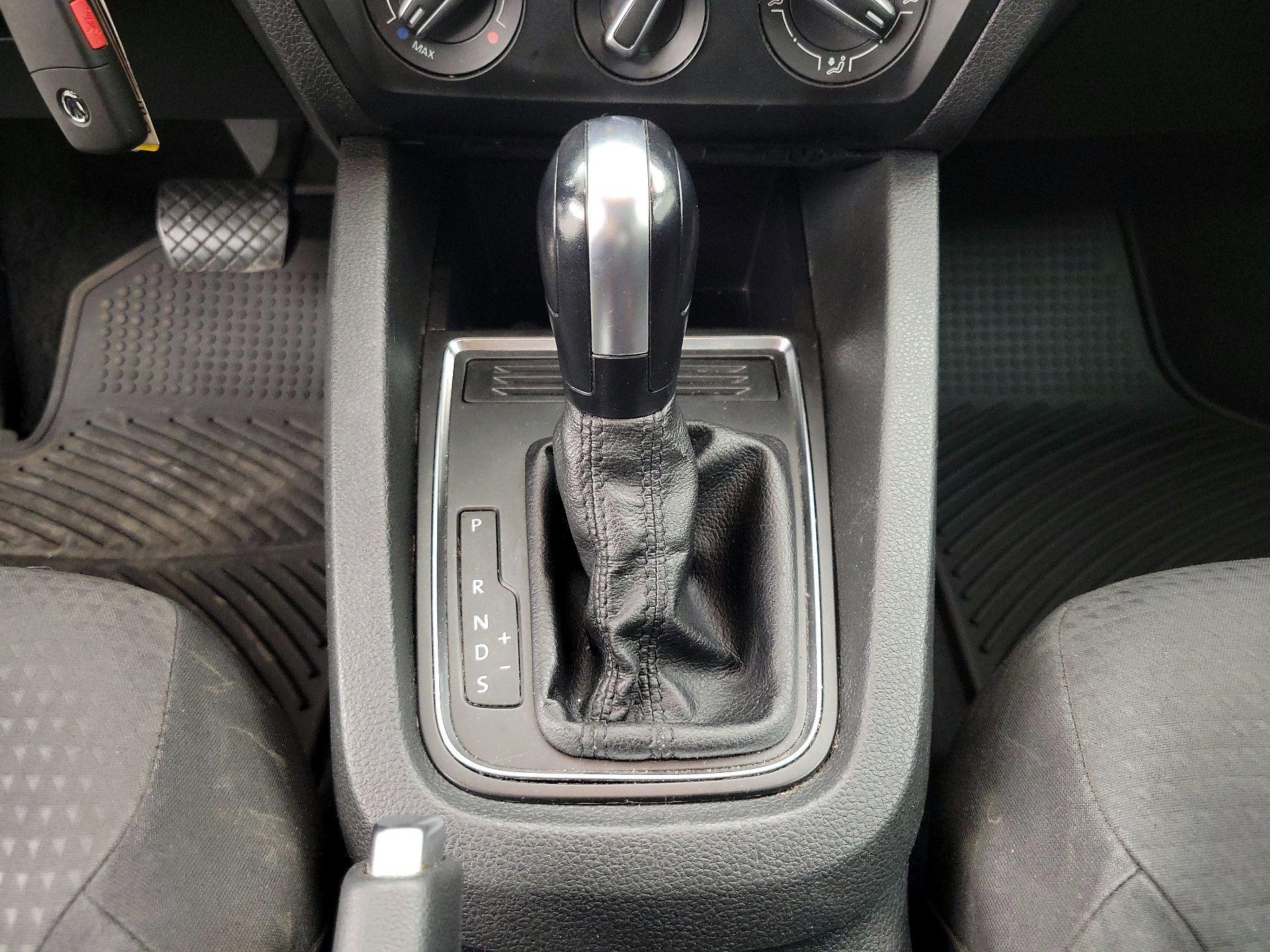 Thumbnail: 2018 Volkswagen Jetta - 17