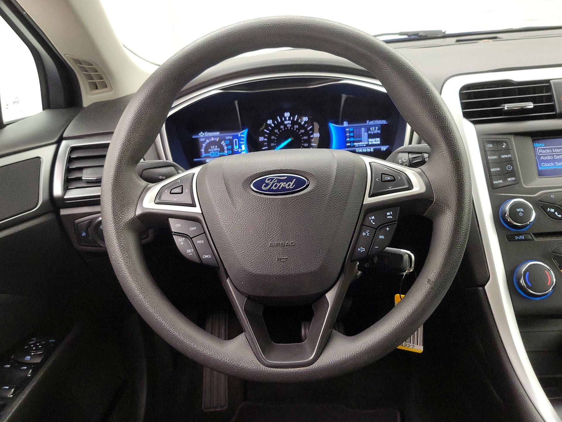 Thumbnail: 2016 Ford Fusion - 10