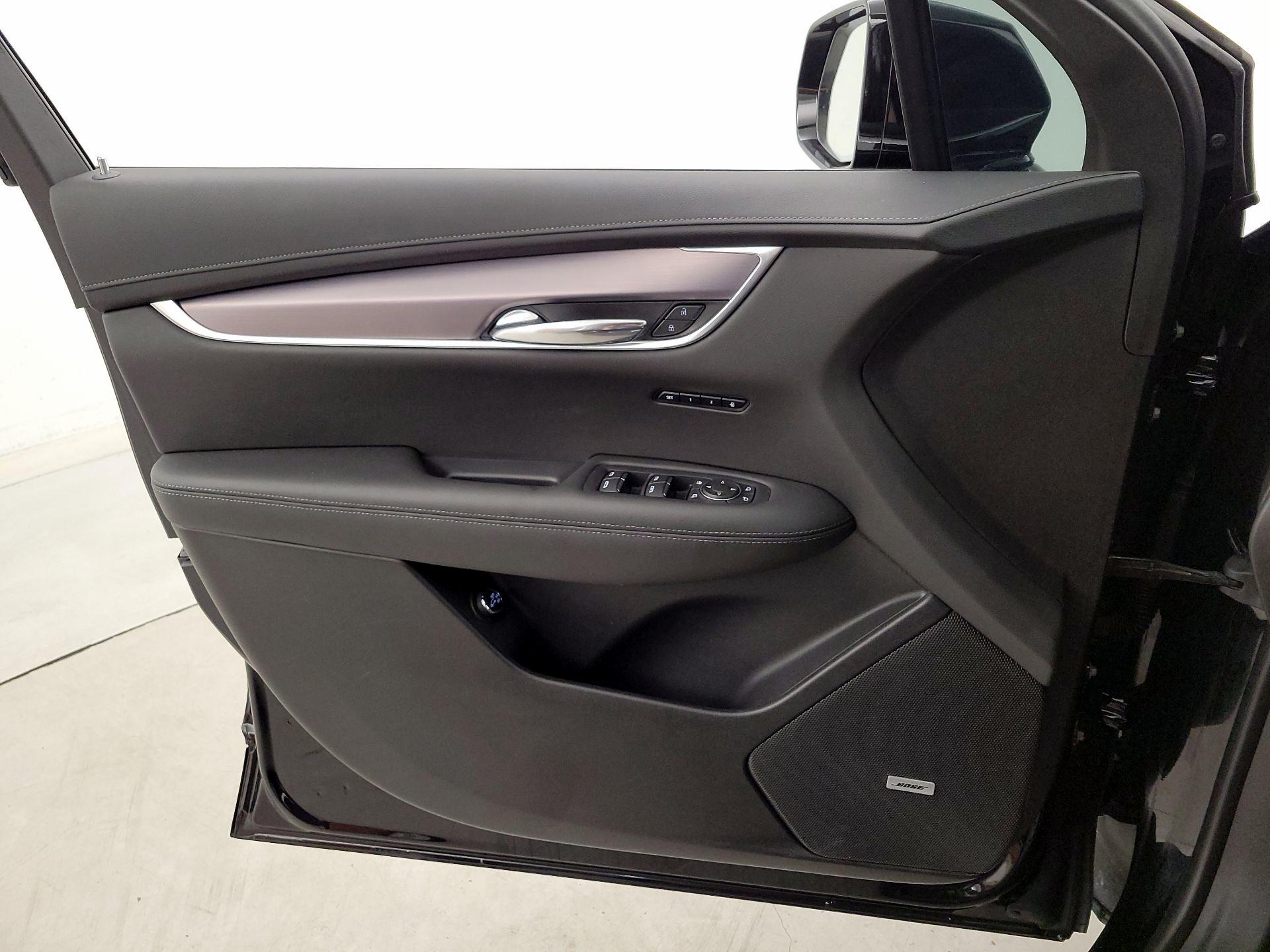 Thumbnail: 2024 Cadillac XT6 - 12