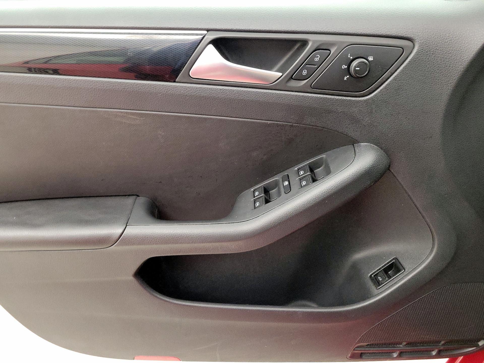 Thumbnail: 2015 Volkswagen Jetta - 12