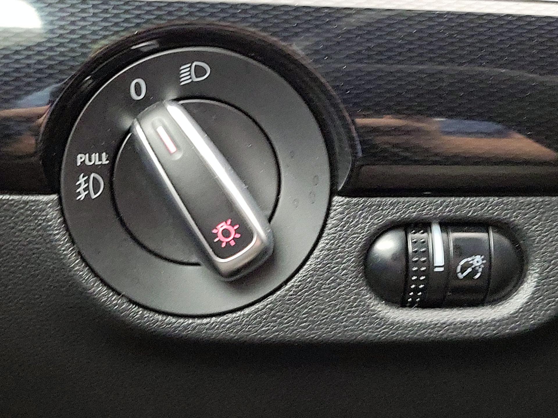 Thumbnail: 2015 Volkswagen Jetta - 13