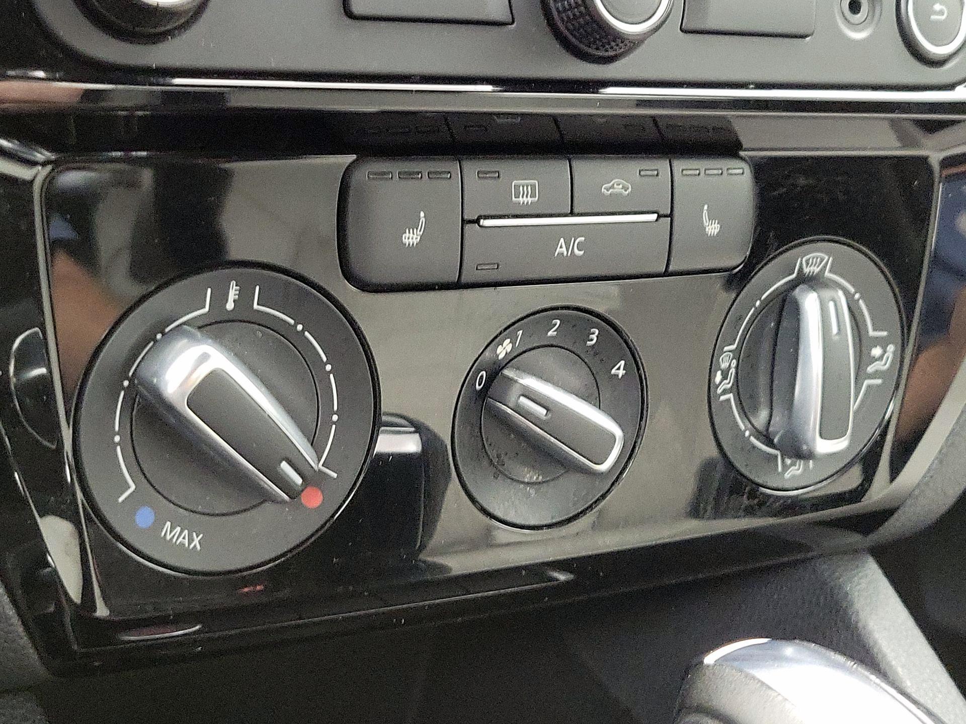 Thumbnail: 2015 Volkswagen Jetta - 16