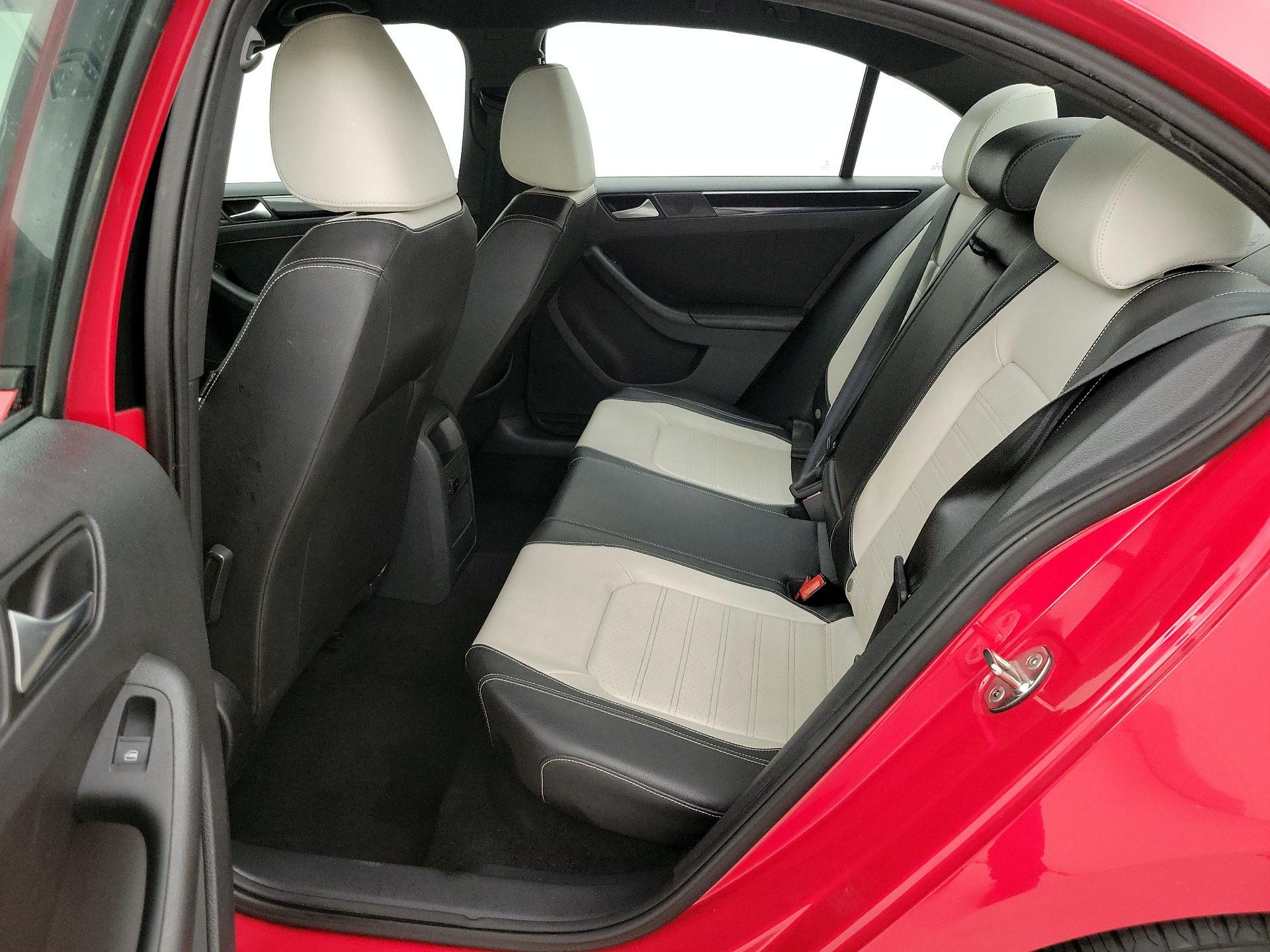 Thumbnail: 2015 Volkswagen Jetta - 18