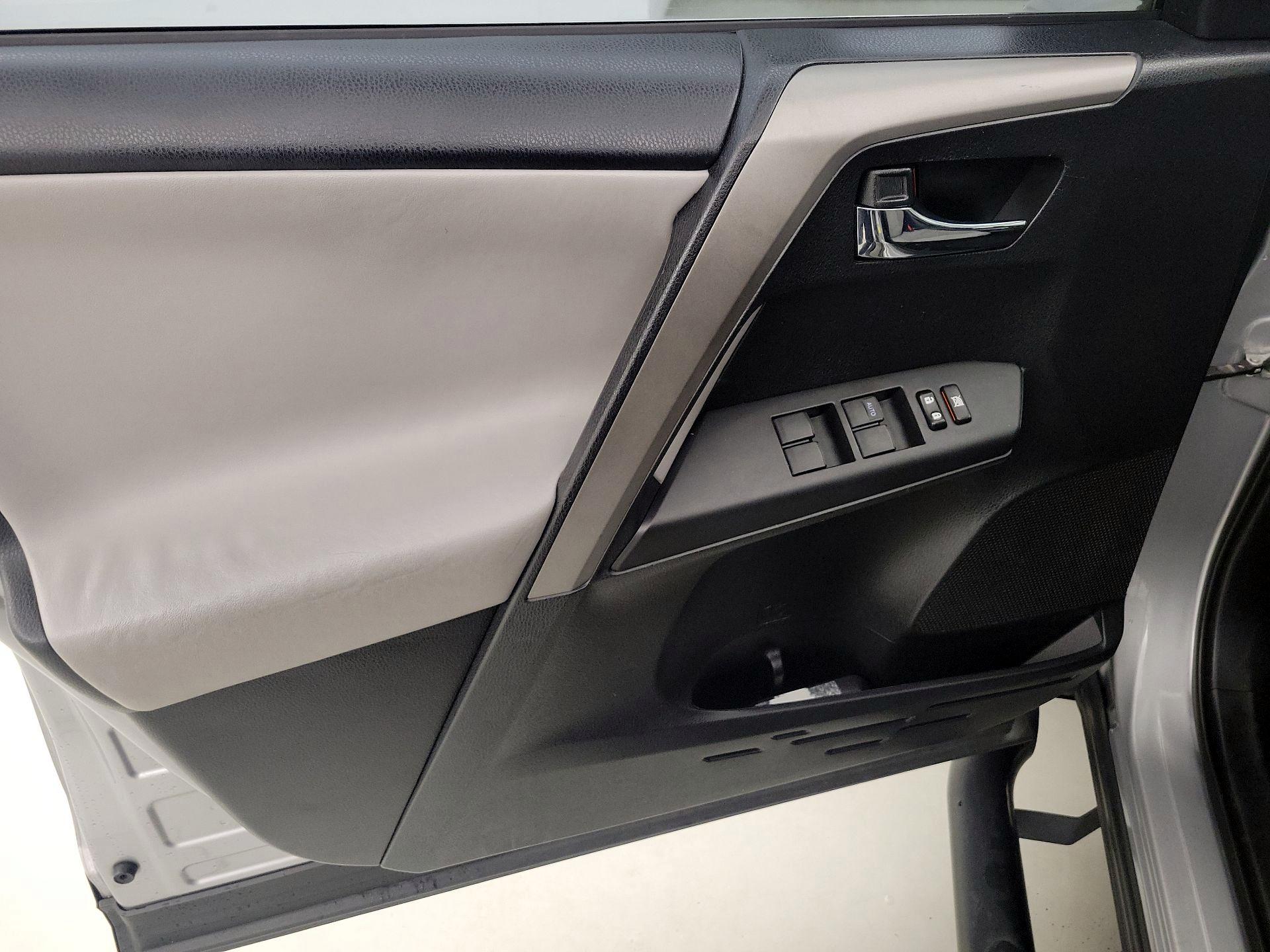 Thumbnail: 2017 Toyota RAV4 - 12