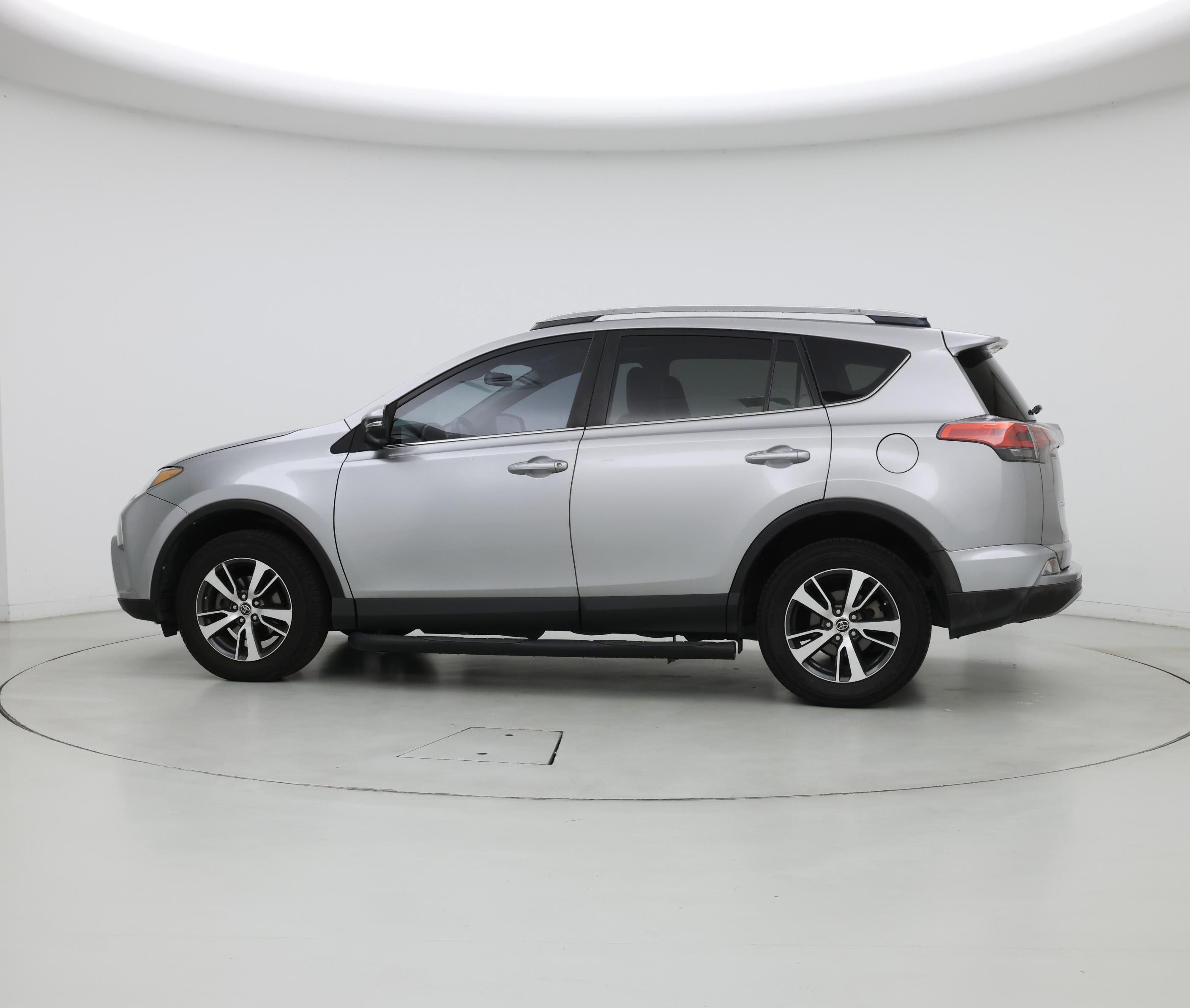 Thumbnail: 2017 Toyota RAV4 - 3