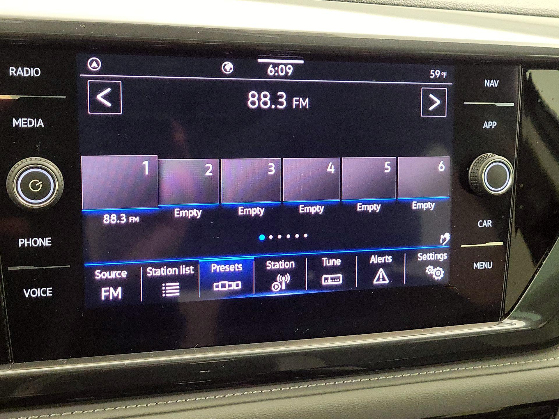 Thumbnail: 2022 Volkswagen Taos - 16