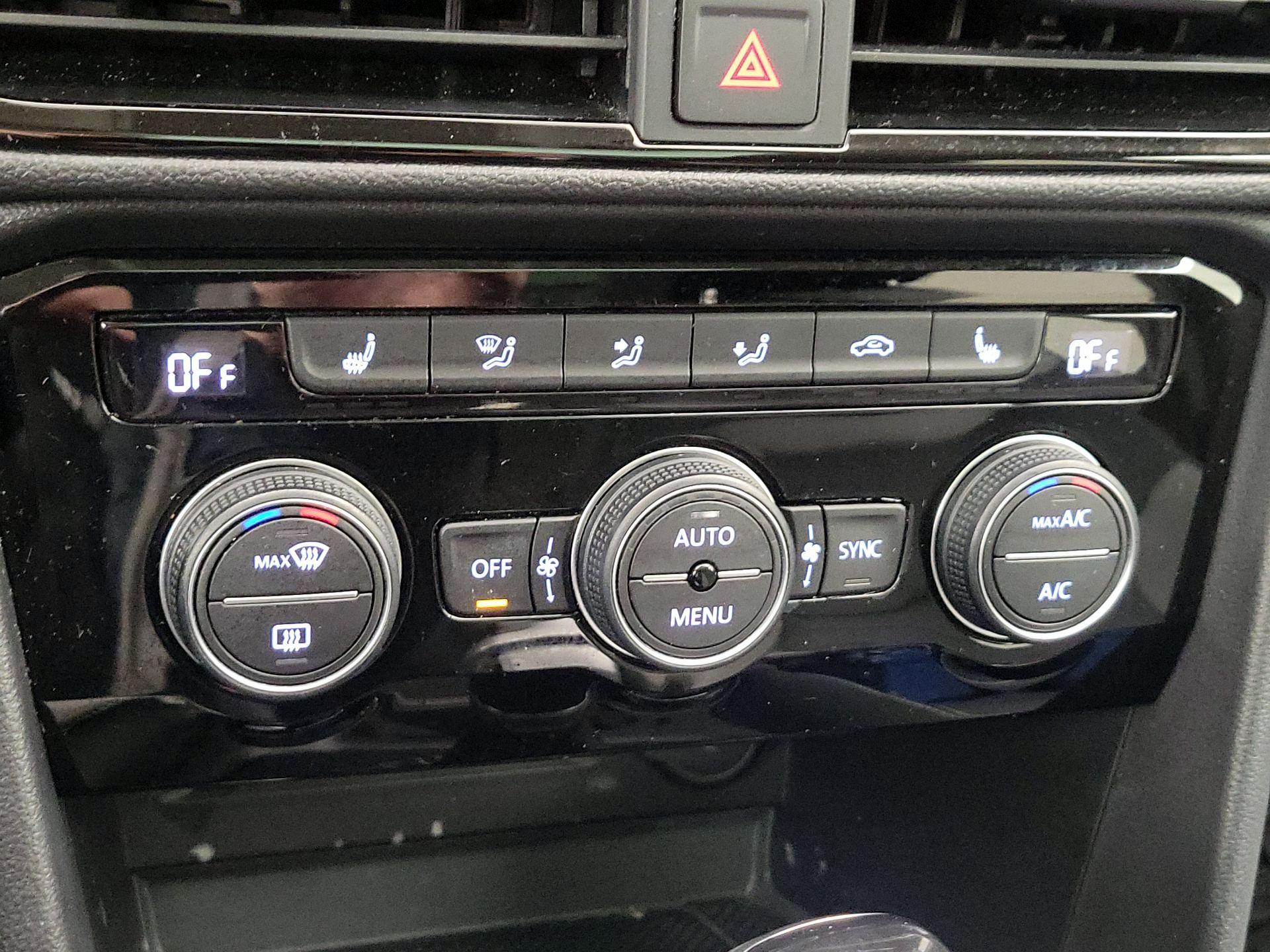 Thumbnail: 2022 Volkswagen Taos - 17