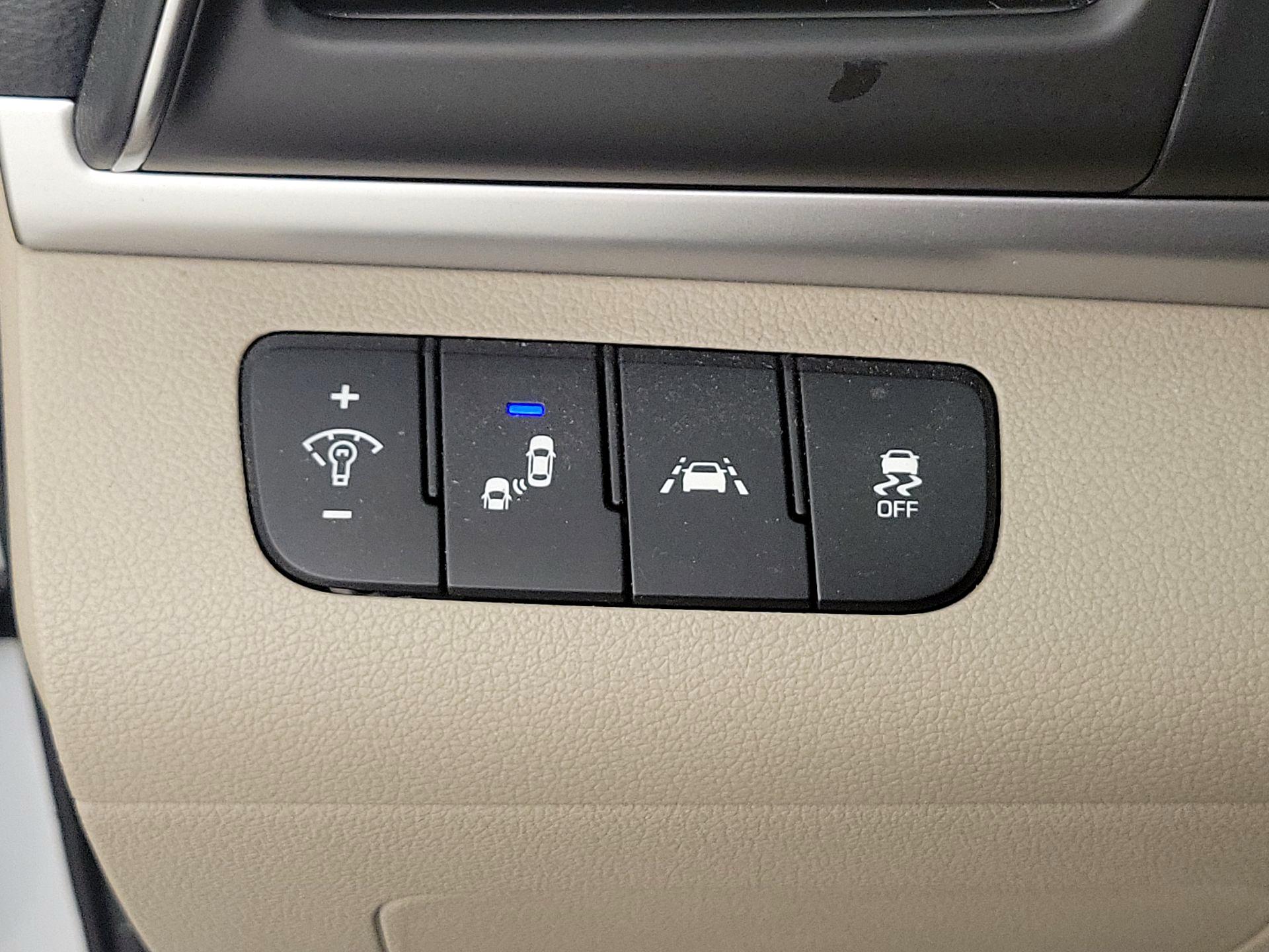 Thumbnail: 2019 Hyundai Elantra - 13