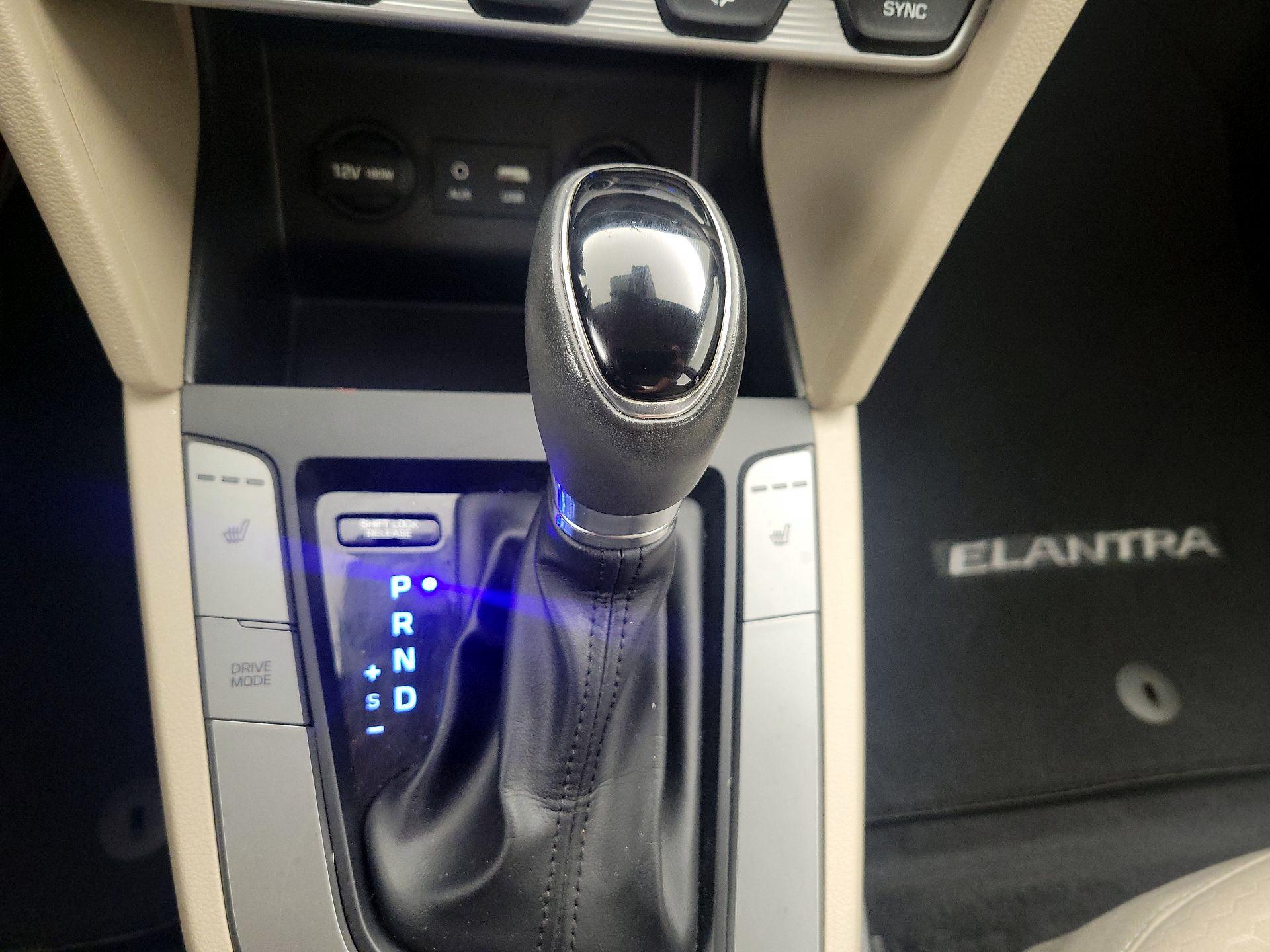 Thumbnail: 2019 Hyundai Elantra - 17