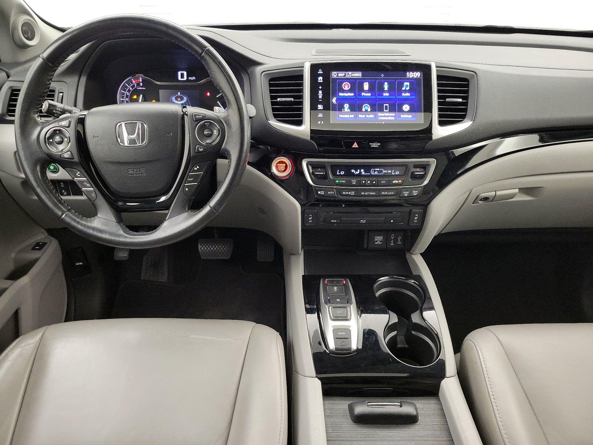 Thumbnail: 2017 Honda Pilot - 9