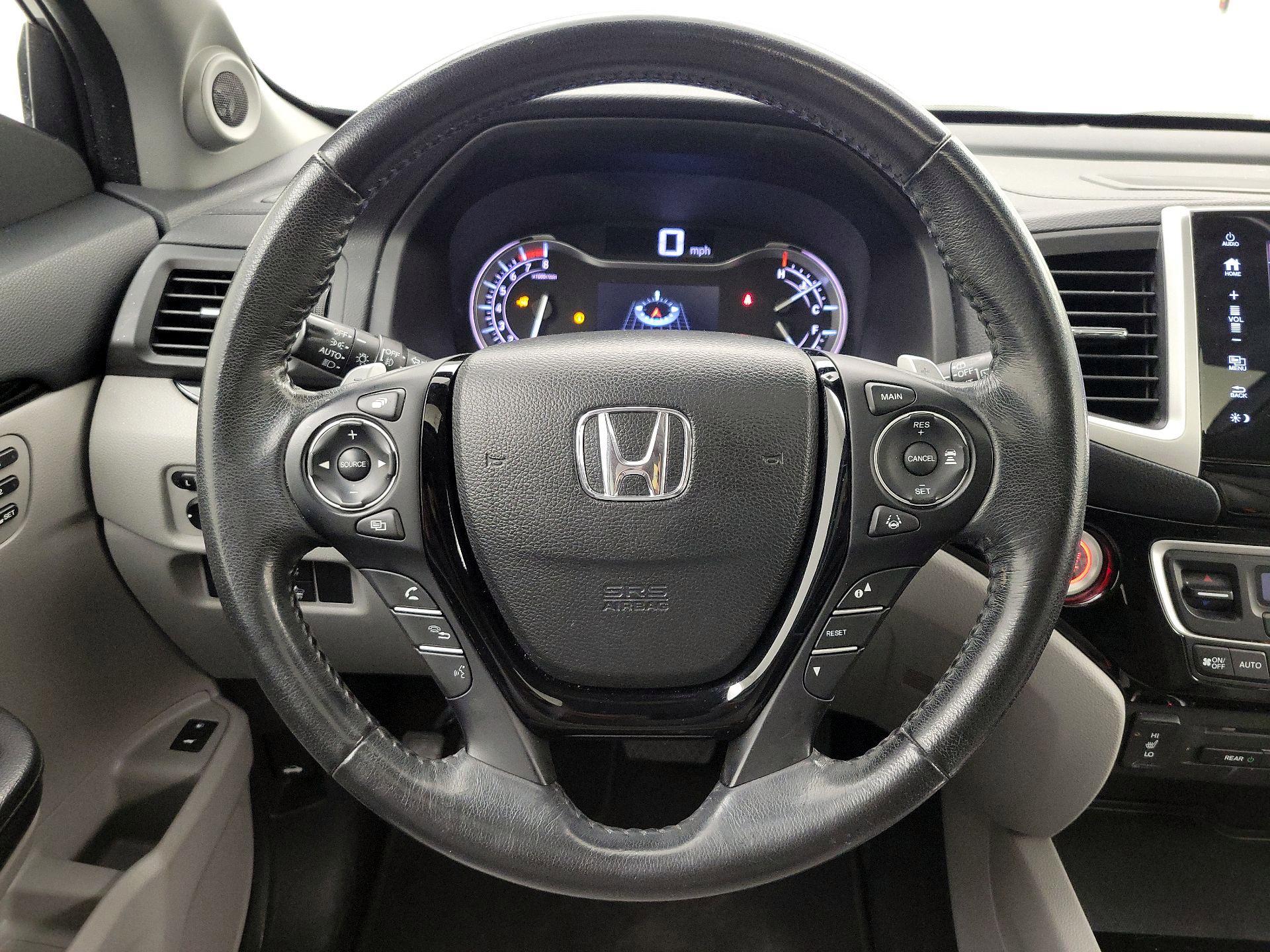 Thumbnail: 2017 Honda Pilot - 10