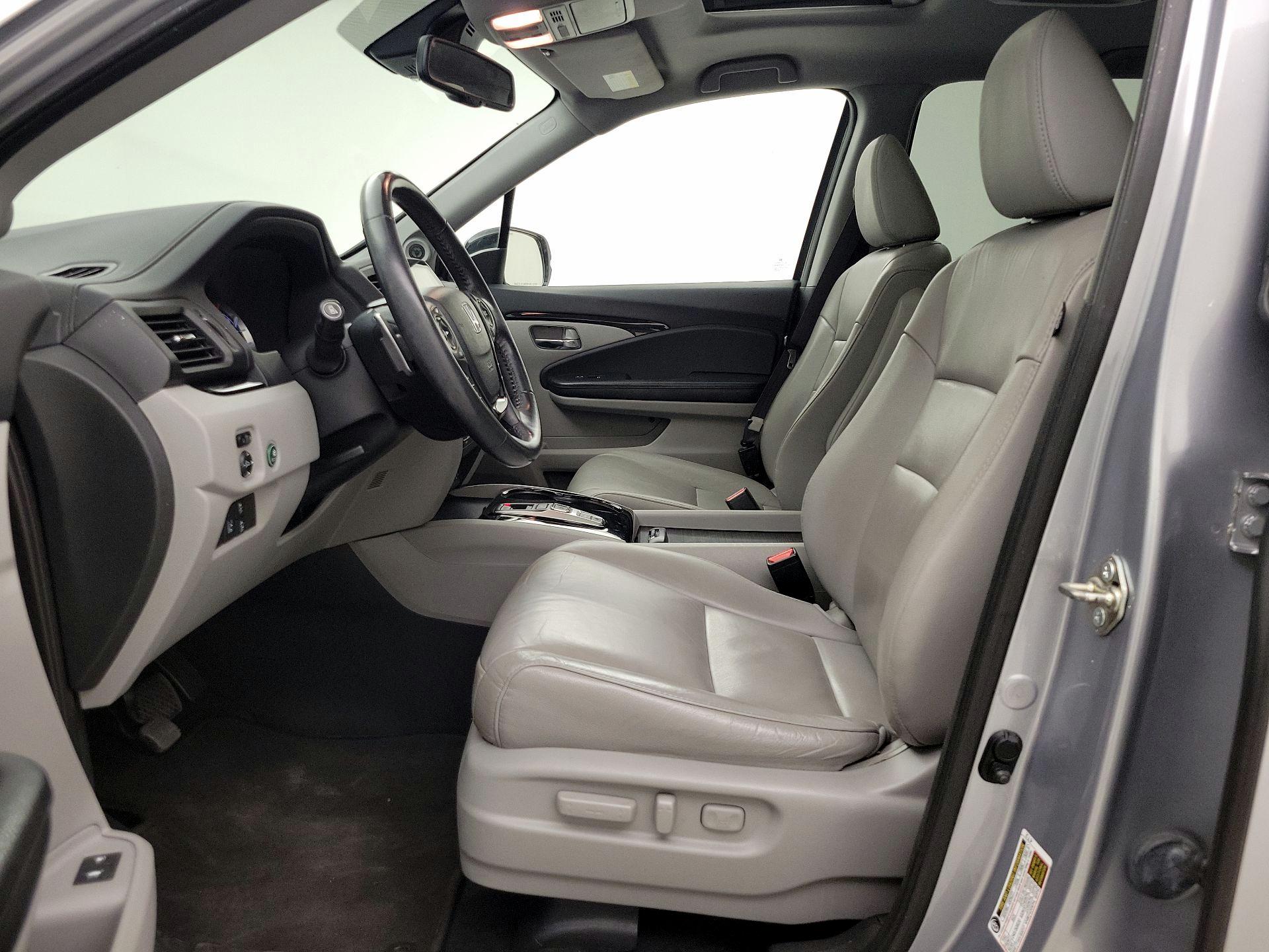 Thumbnail: 2017 Honda Pilot - 11