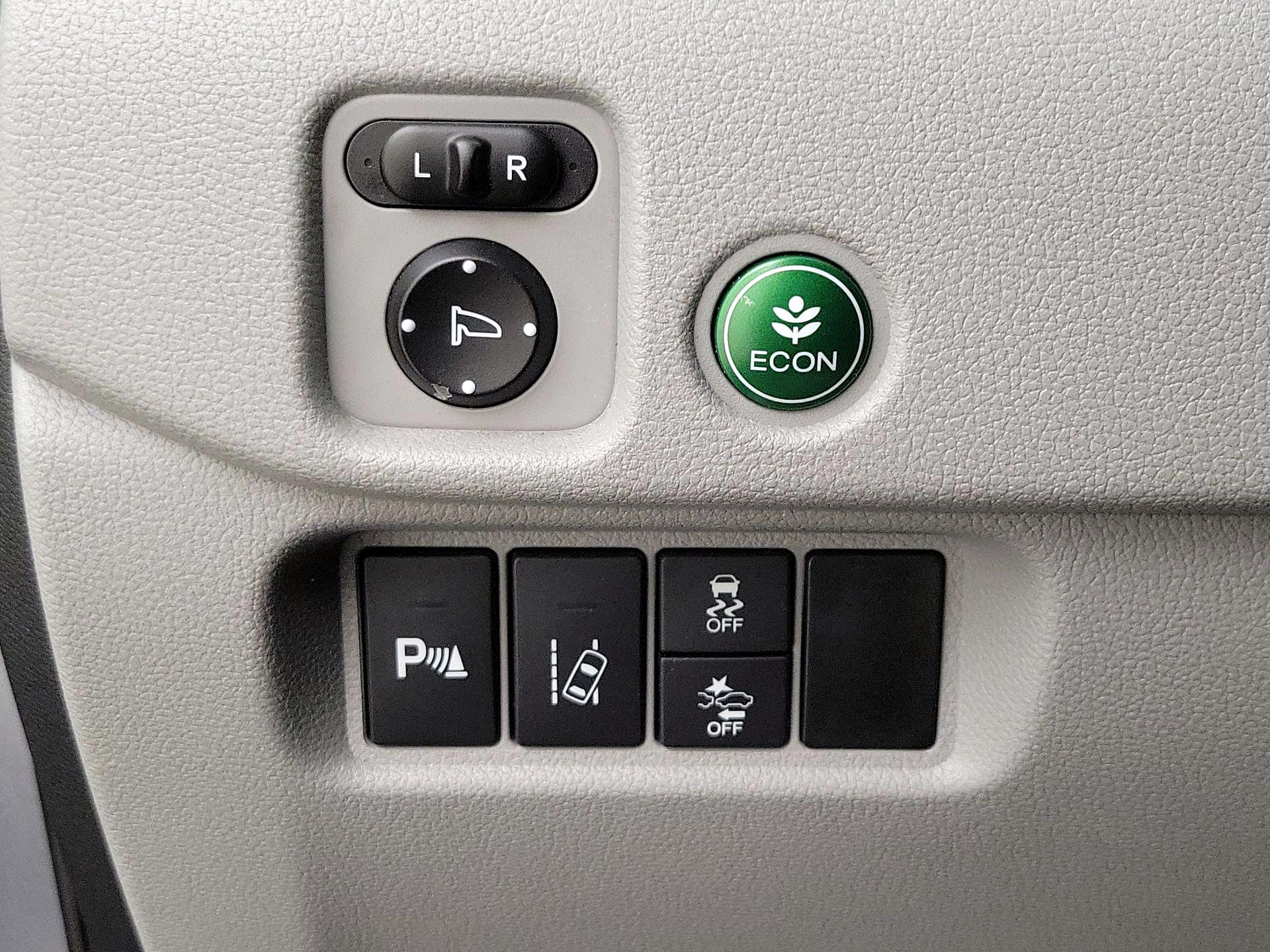 Thumbnail: 2017 Honda Pilot - 13