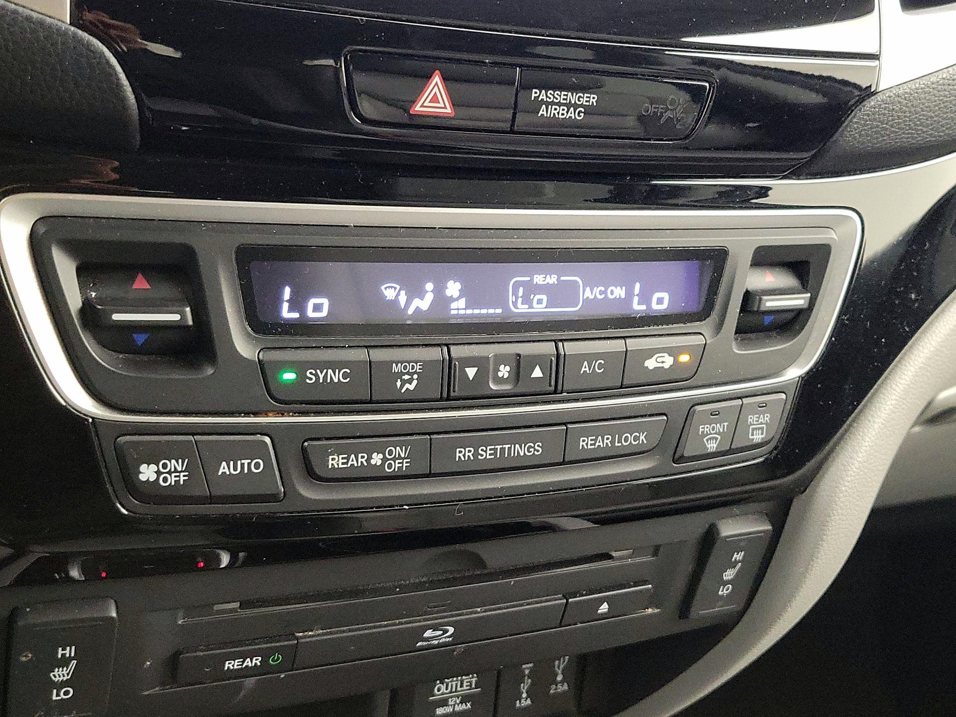 Thumbnail: 2017 Honda Pilot - 17