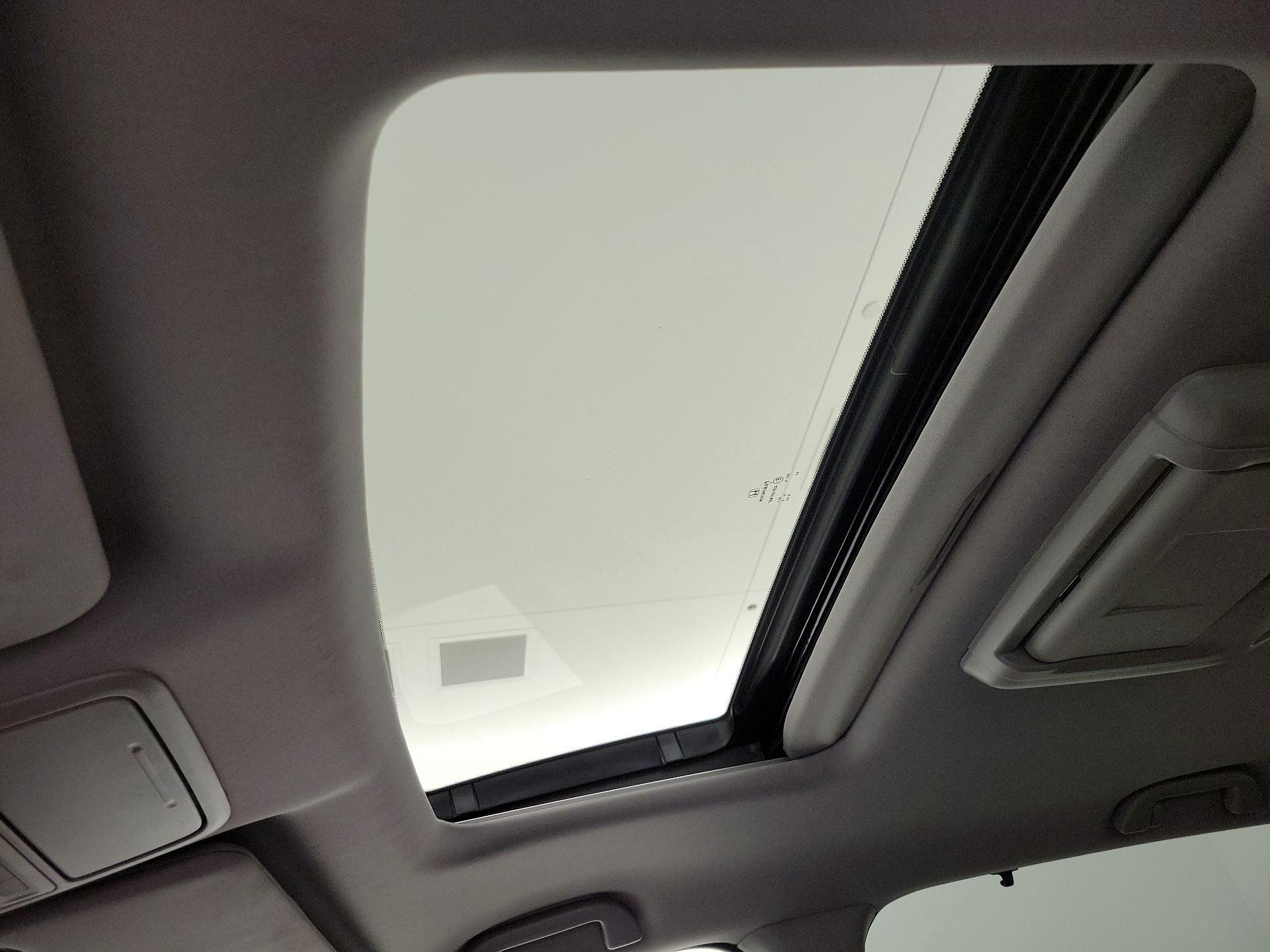 Thumbnail: 2017 Honda Pilot - 20