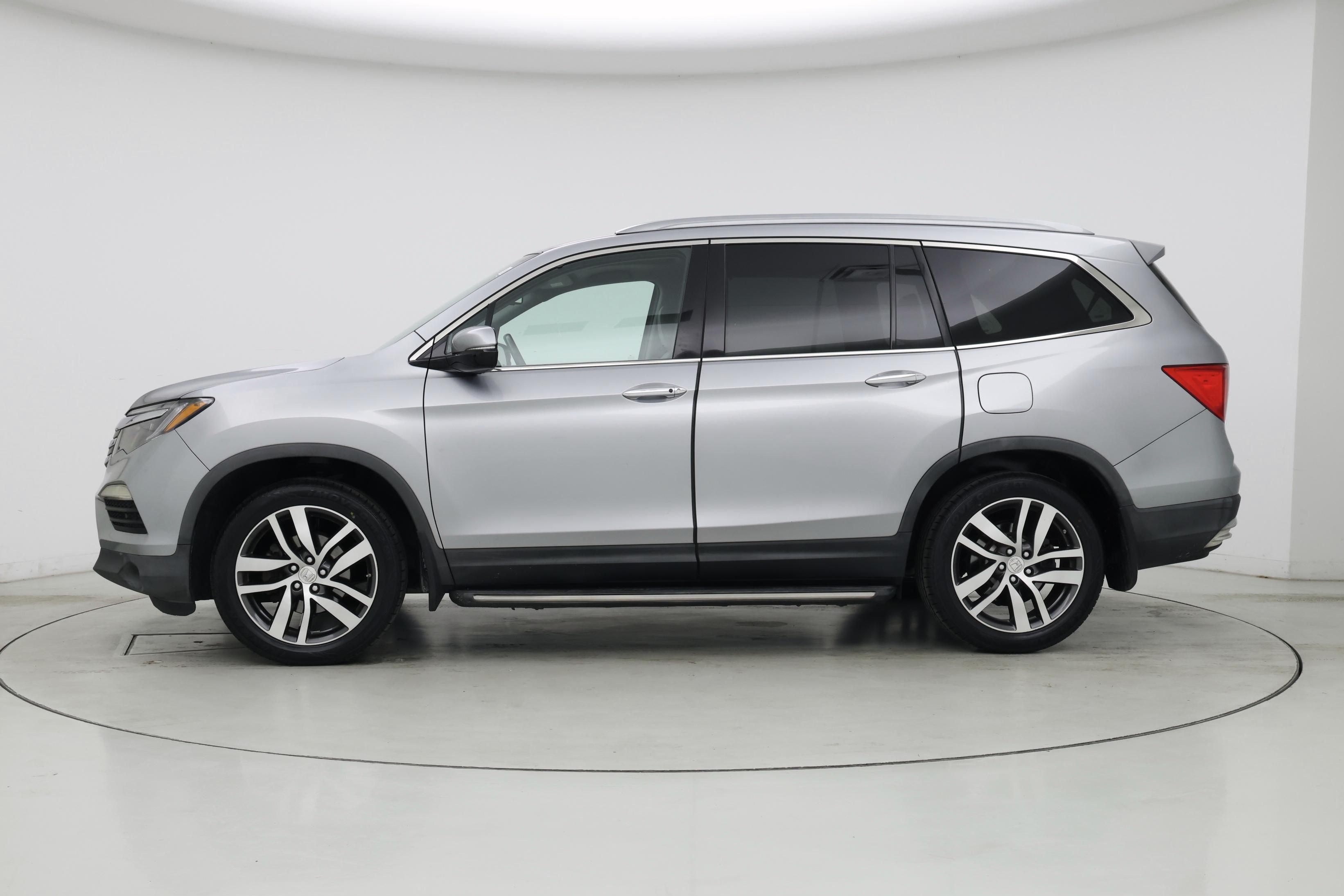 Thumbnail: 2017 Honda Pilot - 3