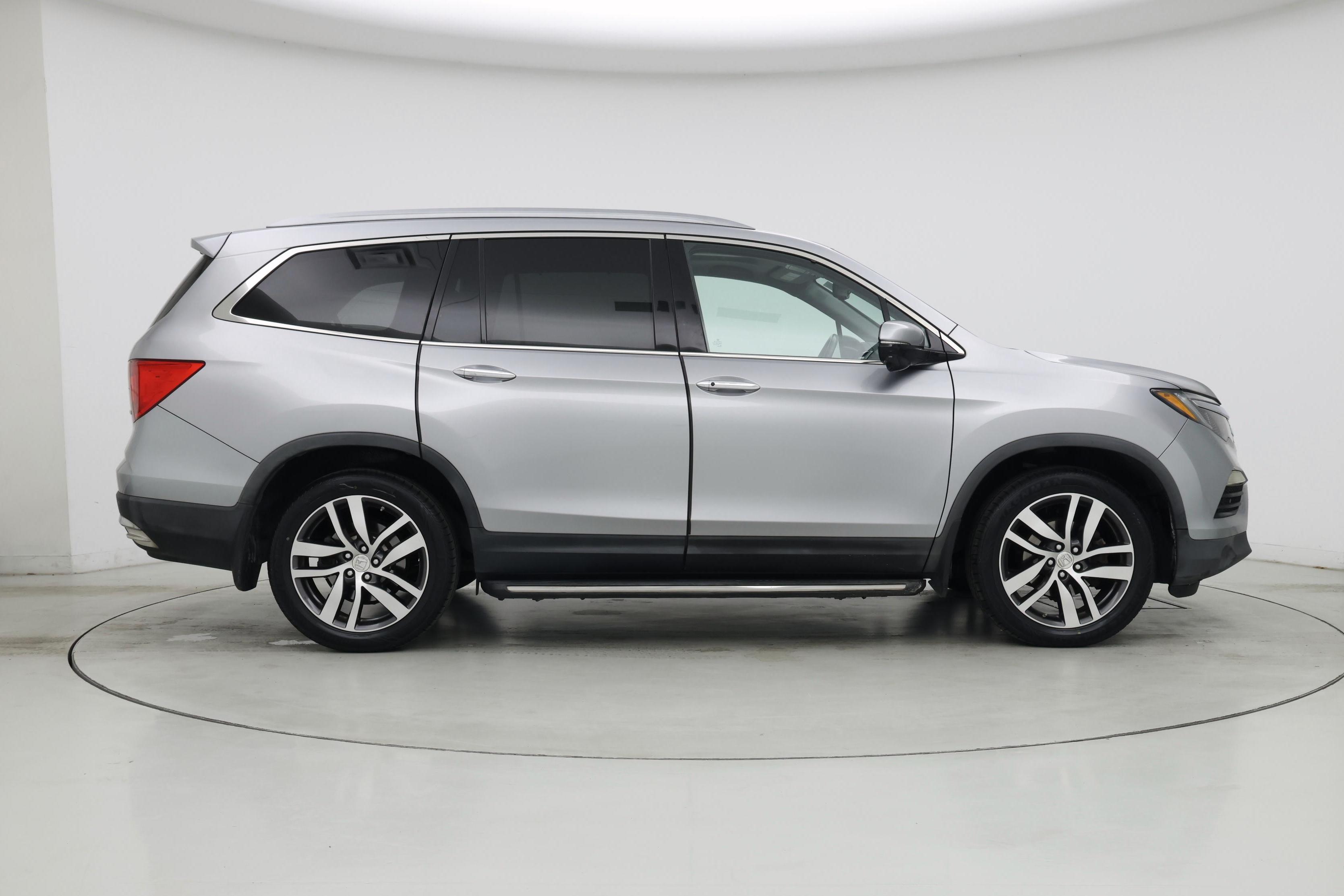 Thumbnail: 2017 Honda Pilot - 7
