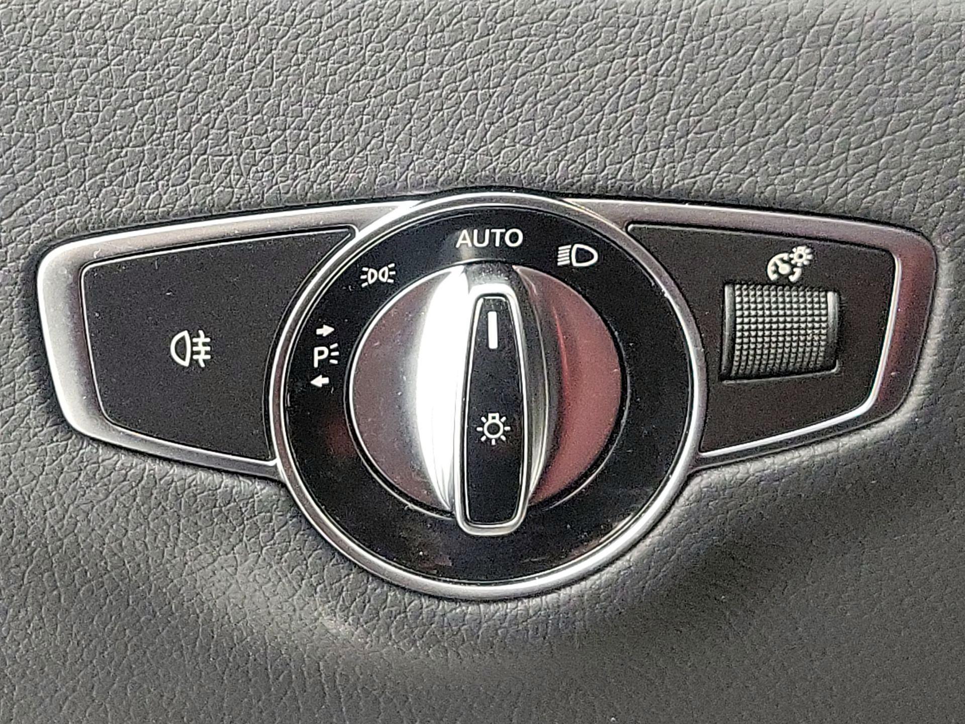 Thumbnail: 2022 Mercedes-Benz E-Class - 13