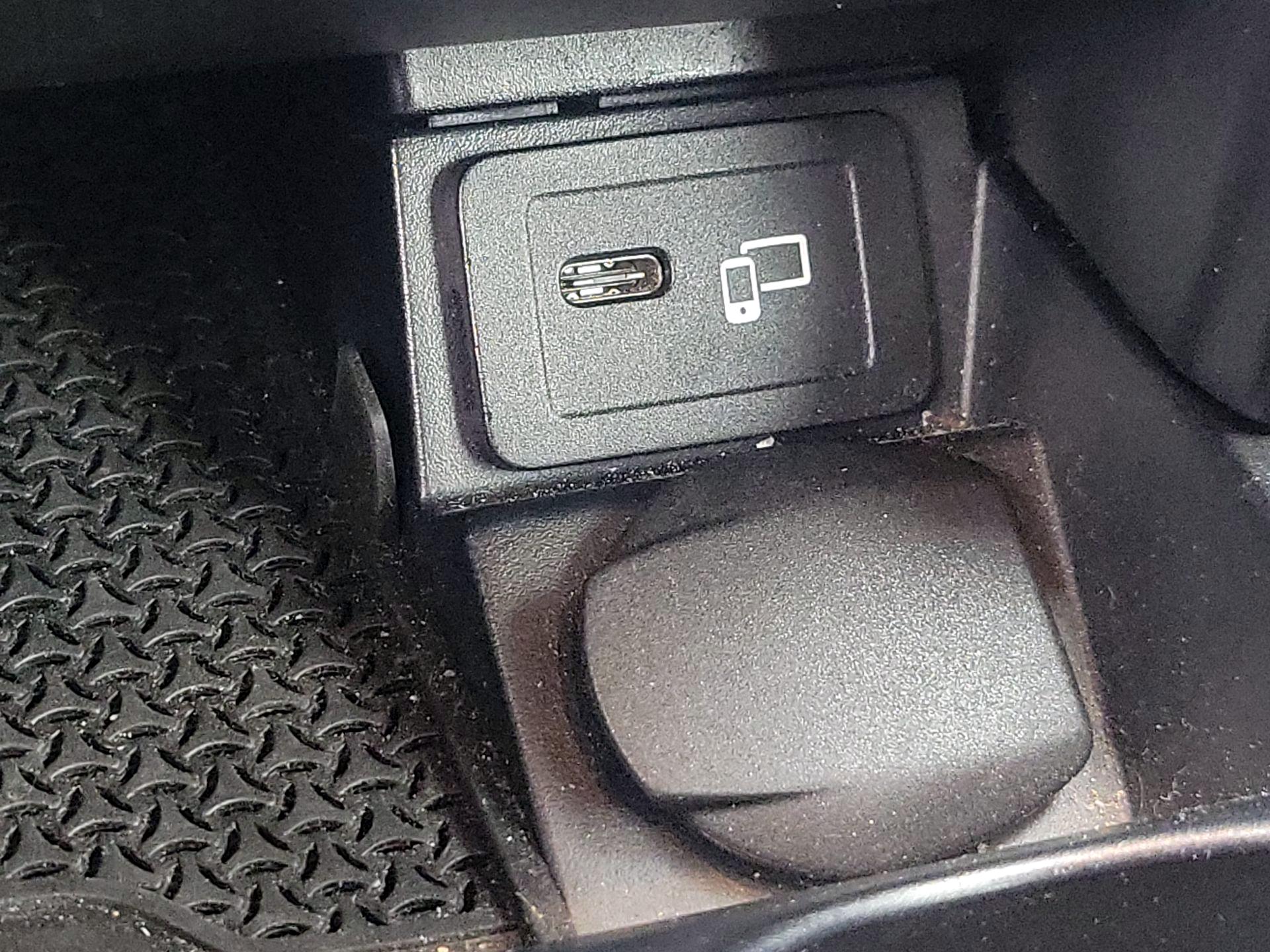 Thumbnail: 2022 Mercedes-Benz E-Class - 19