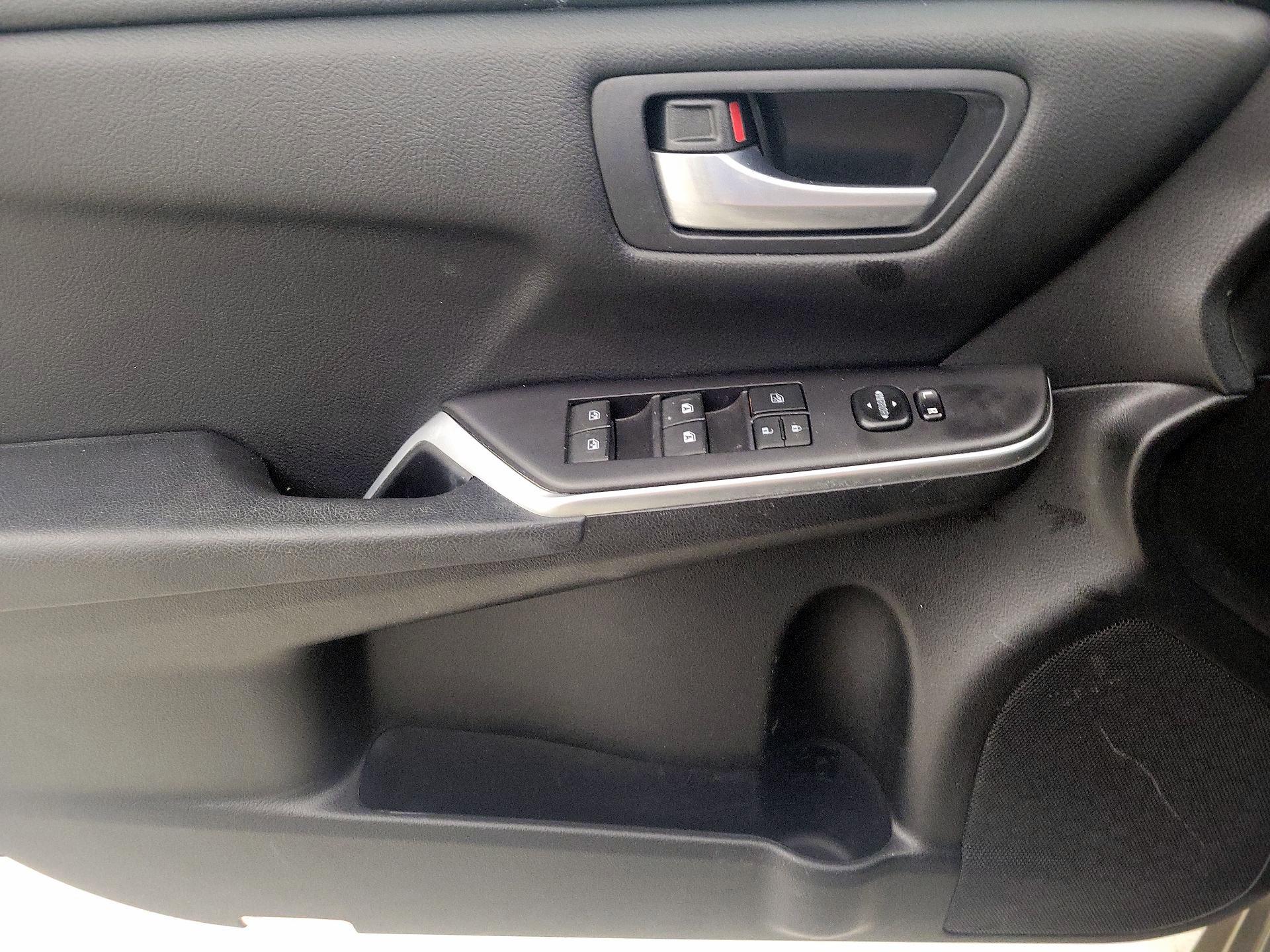 Thumbnail: 2016 Toyota Camry - 12