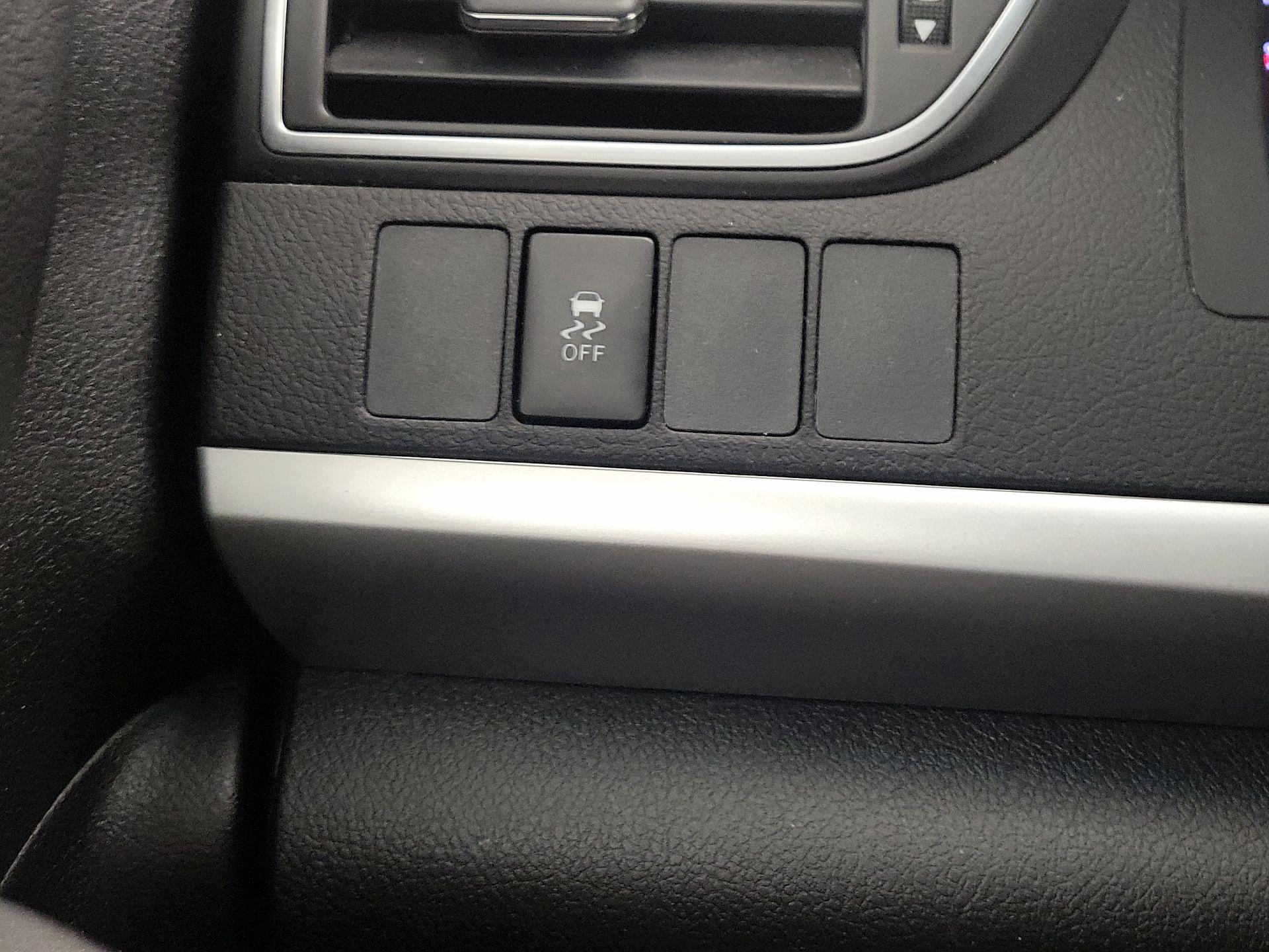 Thumbnail: 2016 Toyota Camry - 13