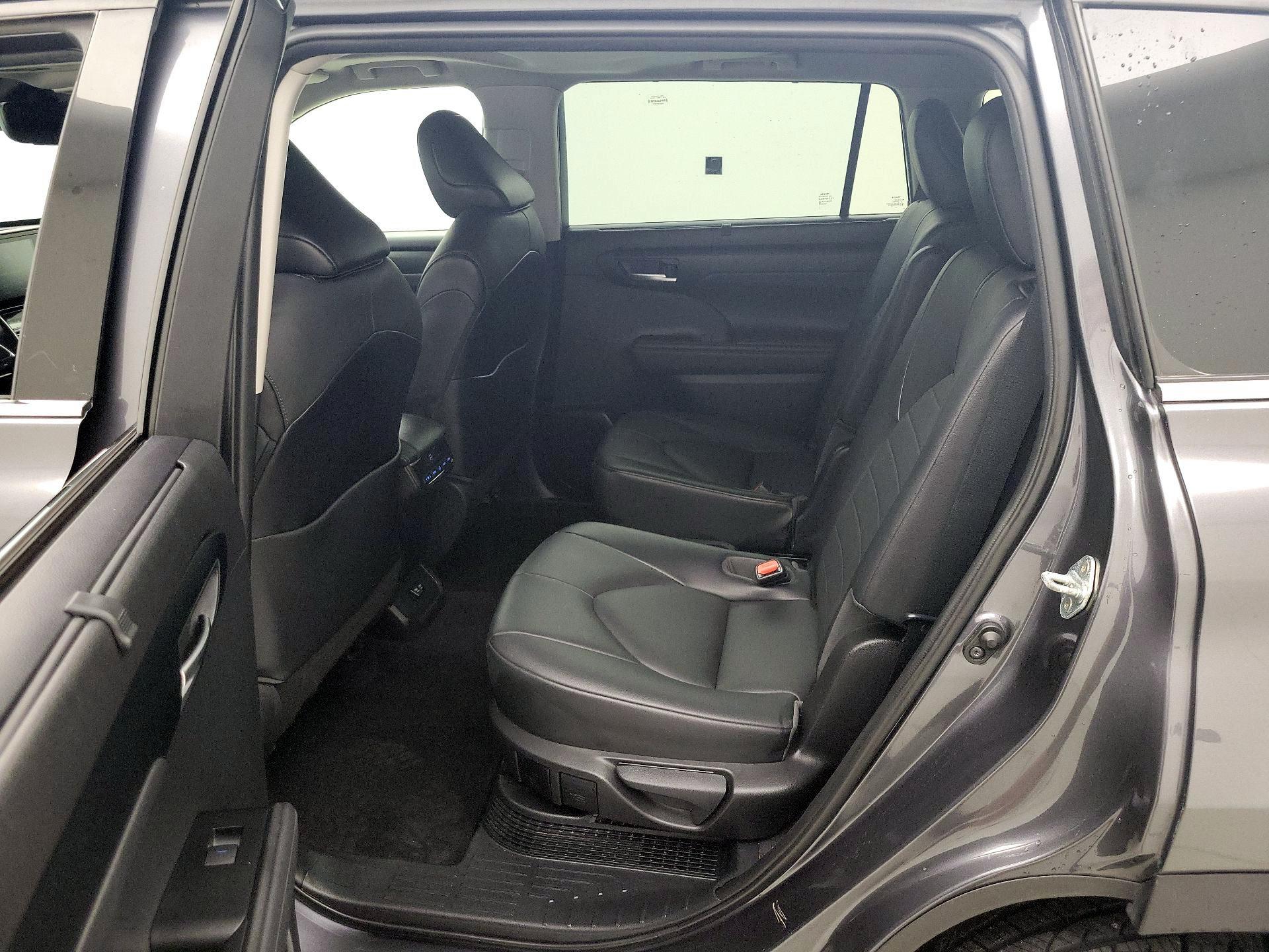 Thumbnail: 2020 Toyota Highlander - 20