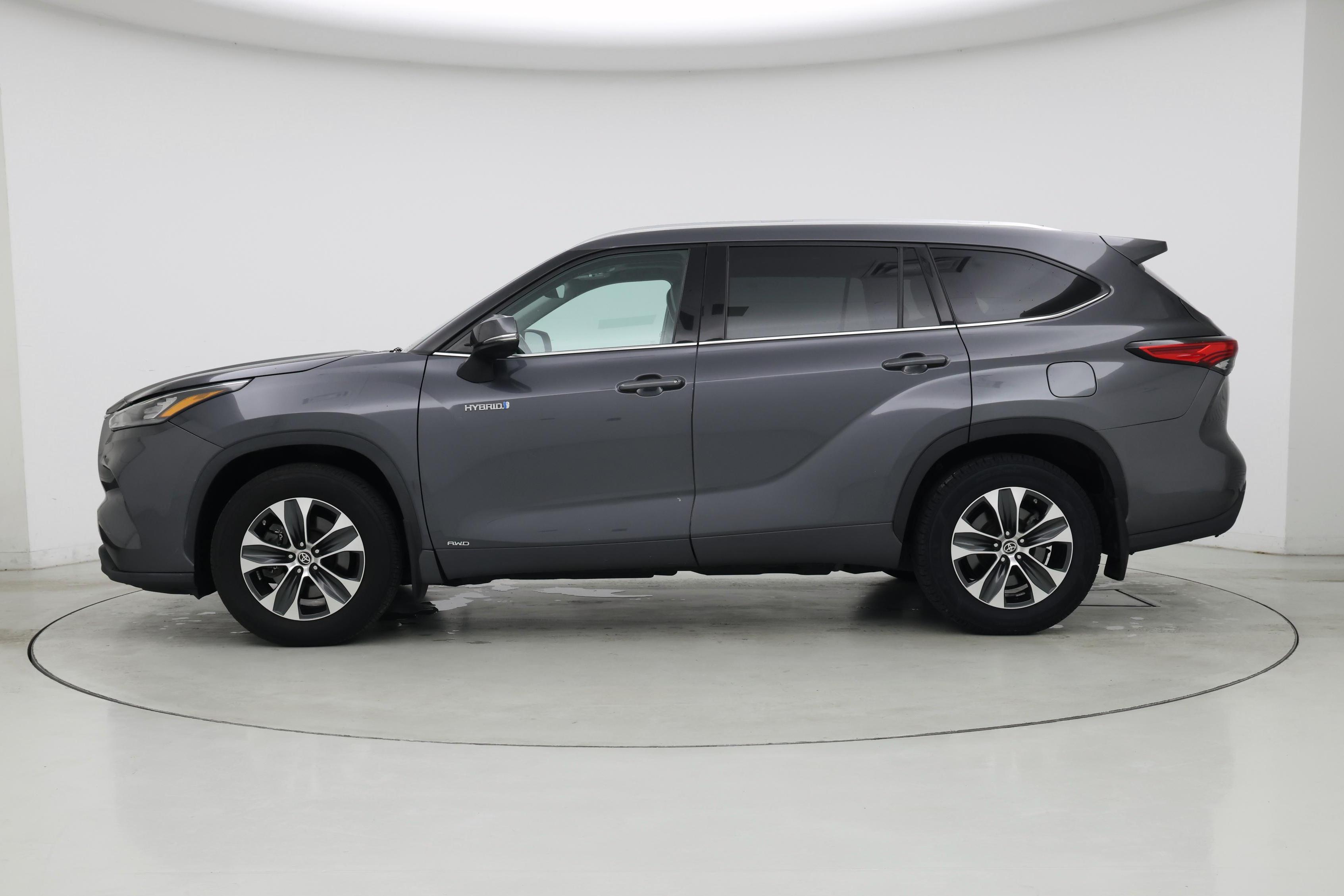 Thumbnail: 2020 Toyota Highlander - 3