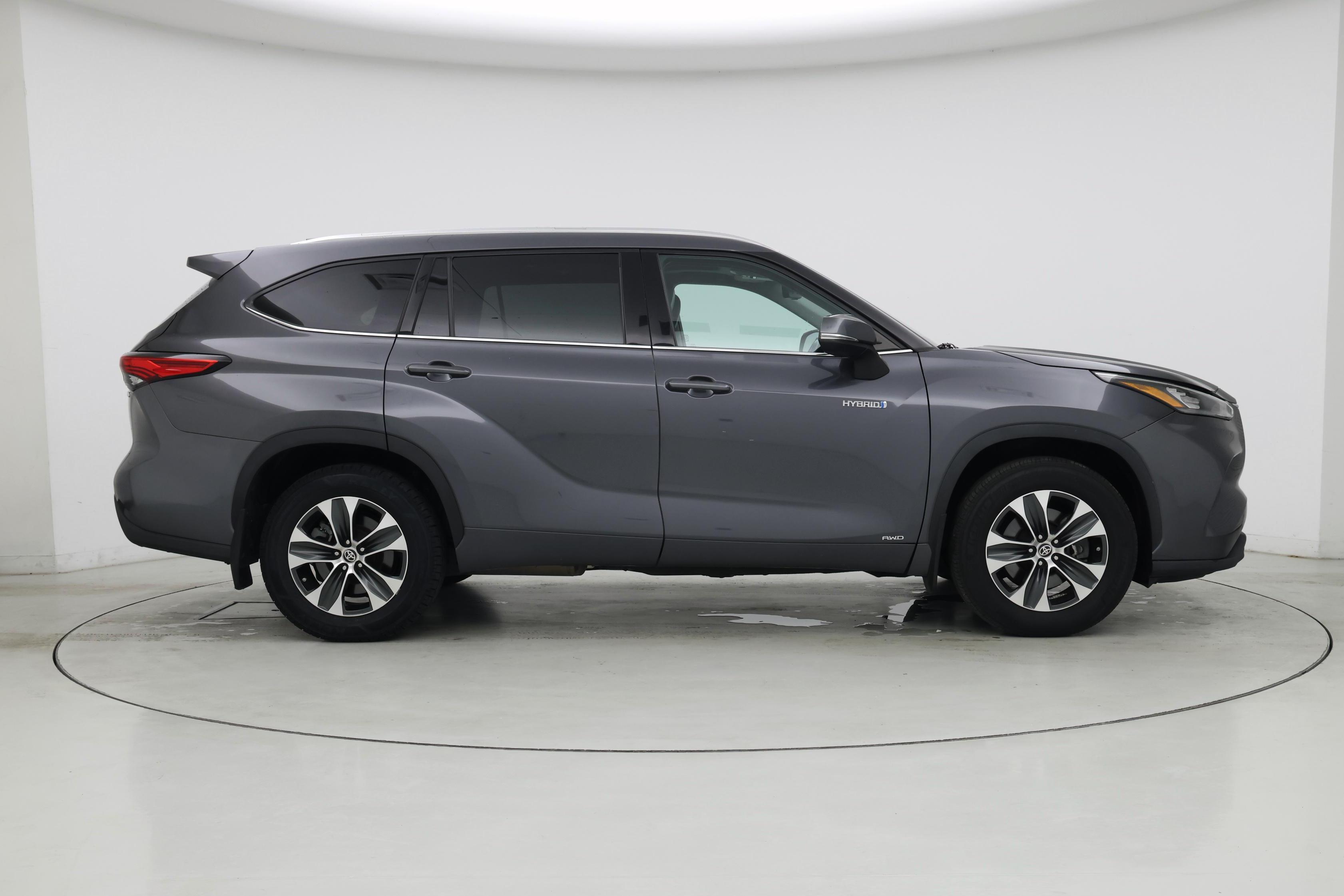 Thumbnail: 2020 Toyota Highlander - 7
